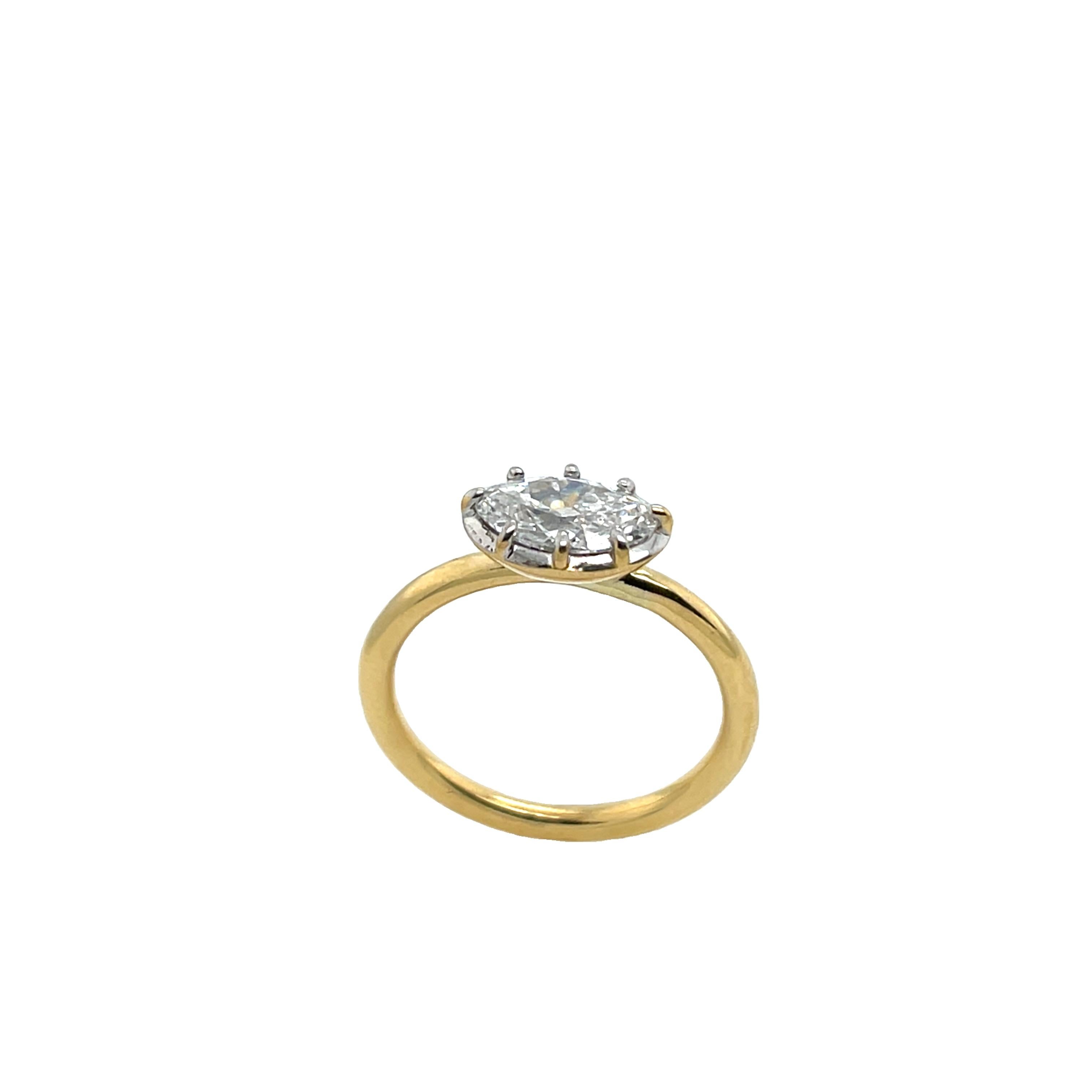 Bague en or jaune 18 carats sertie d'un diamant de forme ovale 1,0 carat F/SI1 Unisexe en vente