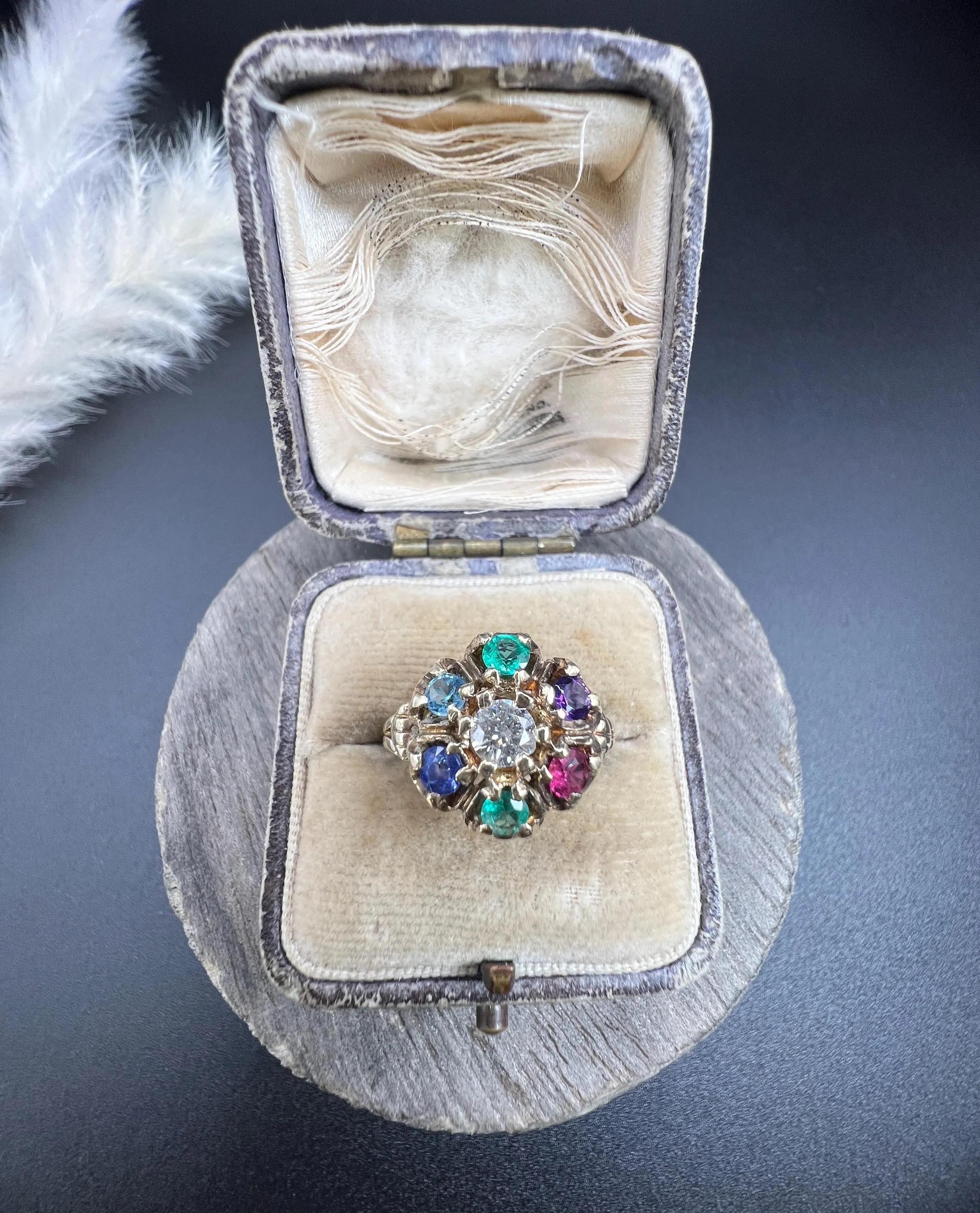 Bague en or 10ct diamant des années 1970 émeraude, améthyste, rubis, saphir et topaze en vente 2