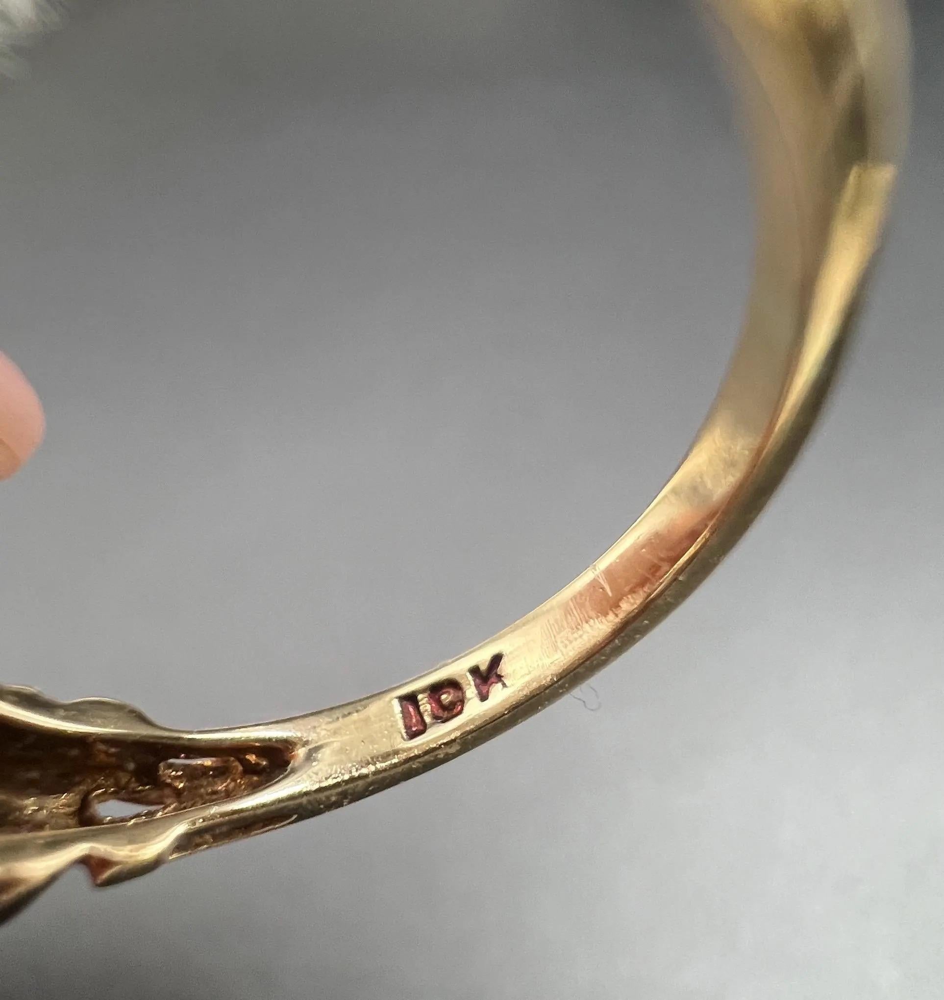 Bague en or 10ct diamant des années 1970 émeraude, améthyste, rubis, saphir et topaze en vente 3