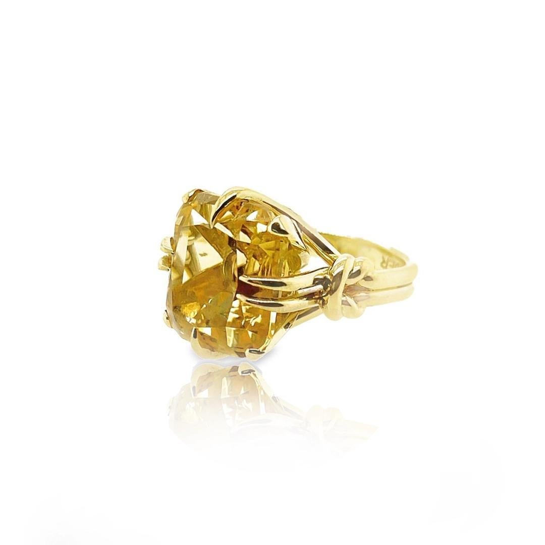 Im Angebot: 10 Karat Gold Citrin-Ring mit Kissenschliff und Diamanten aus 18 Karat Gelbgold () 2