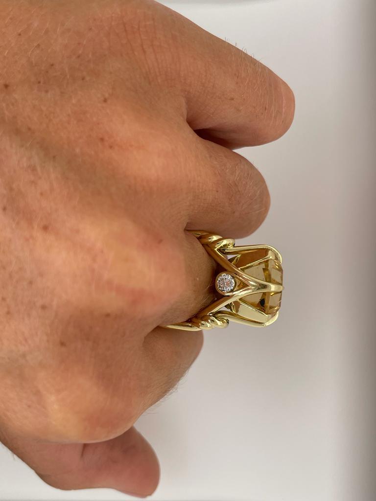 Im Angebot: 10 Karat Gold Citrin-Ring mit Kissenschliff und Diamanten aus 18 Karat Gelbgold () 7