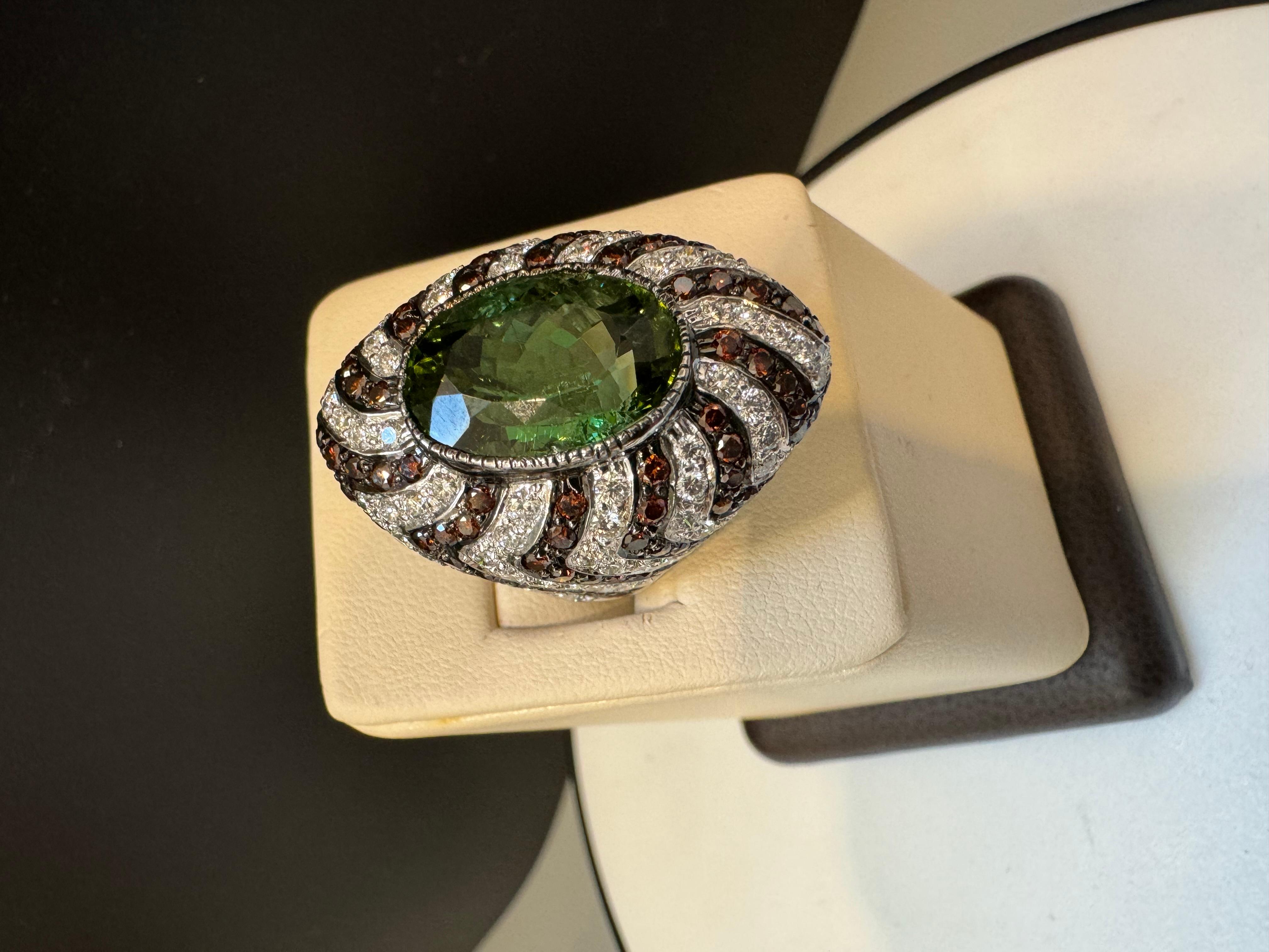 10Ct Green Tourmaline & 4.2 Ct Diamond Zigzag Cocktail Ring 18 Kt White Gold 6.5 en vente 5