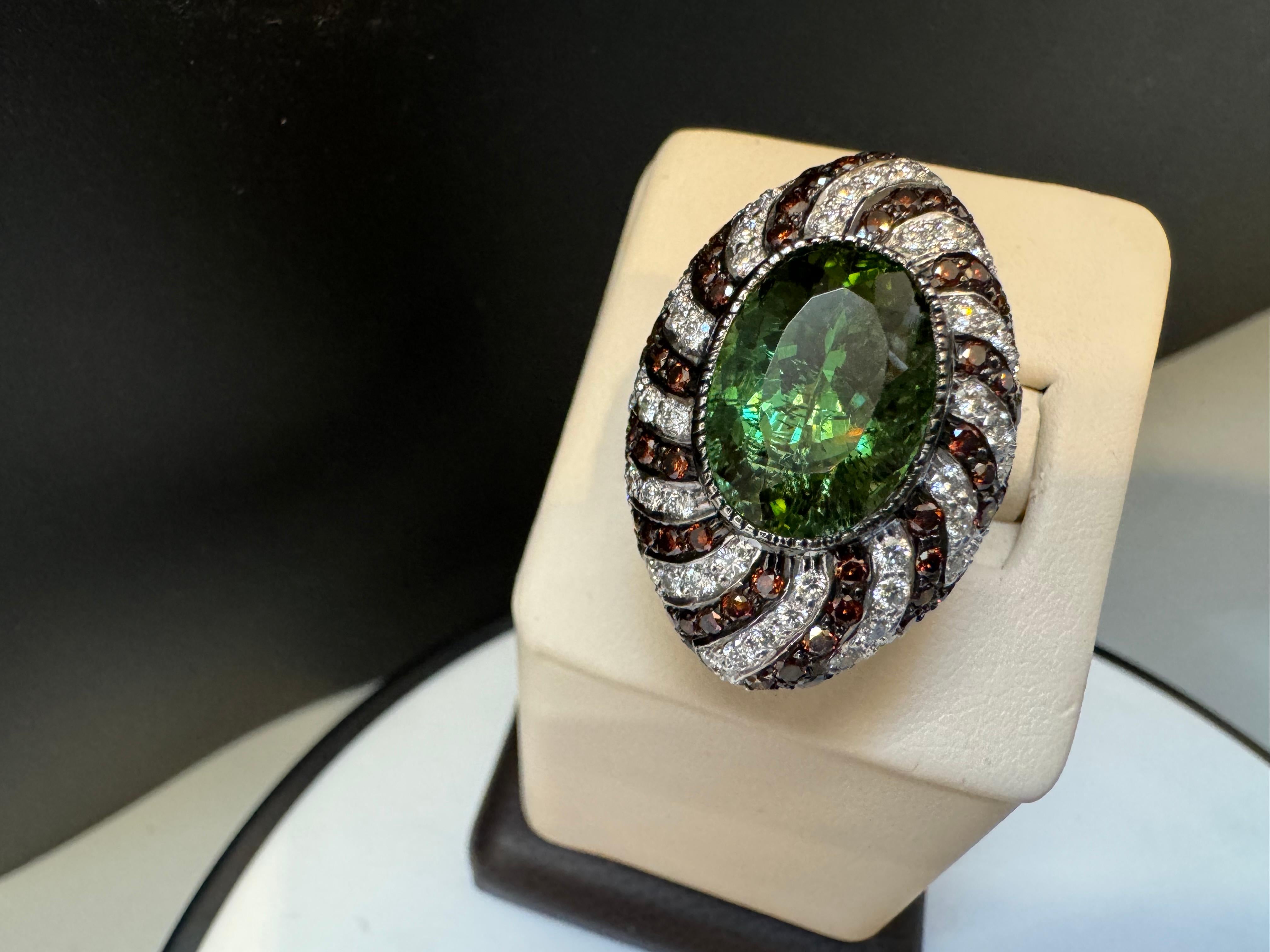 10Ct Green Tourmaline & 4.2 Ct Diamond Zigzag Cocktail Ring 18 Kt White Gold 6.5 For Sale 8