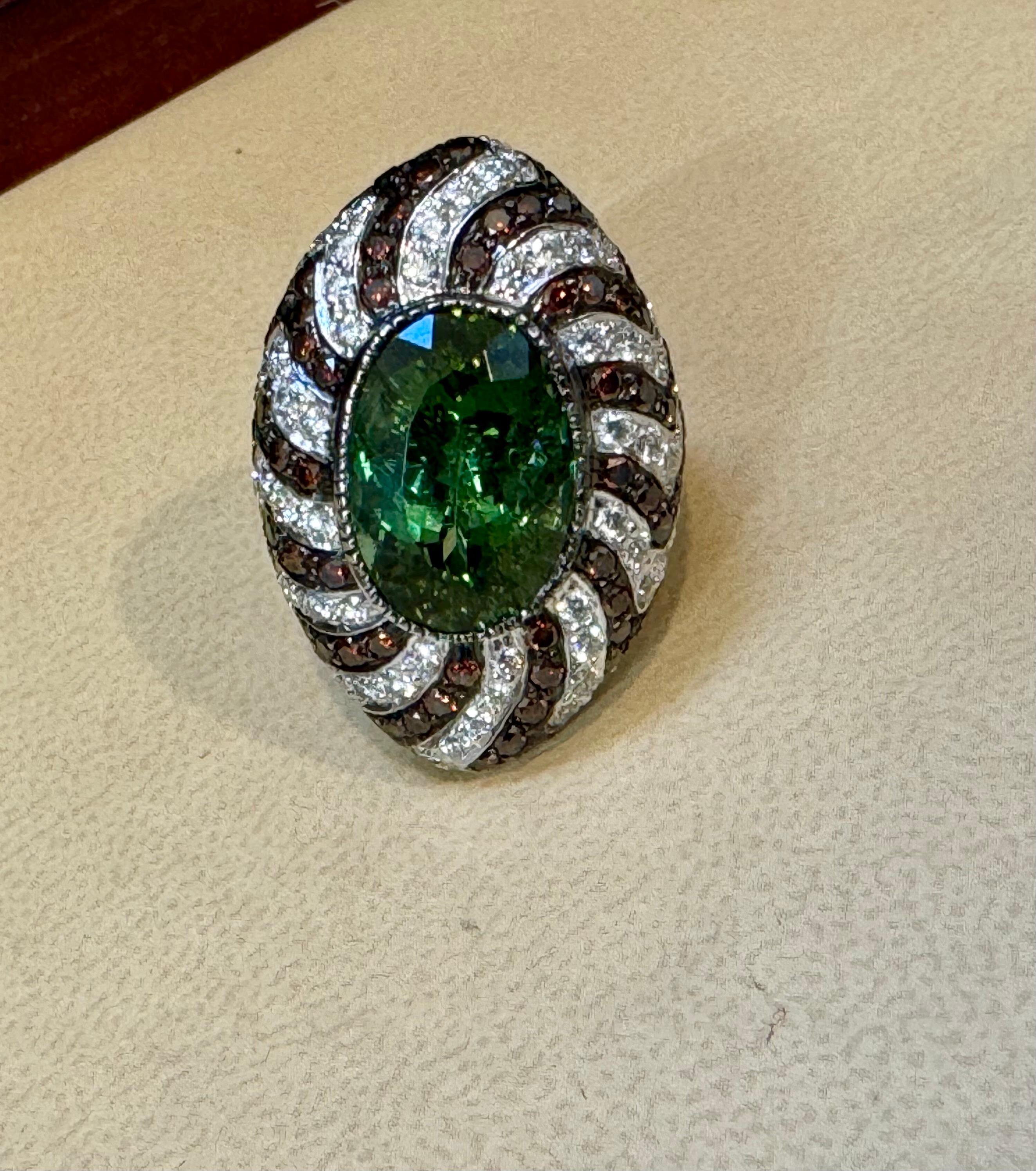 10Ct Green Tourmaline & 4.2 Ct Diamond Zigzag Cocktail Ring 18 Kt White Gold 6.5 For Sale 1