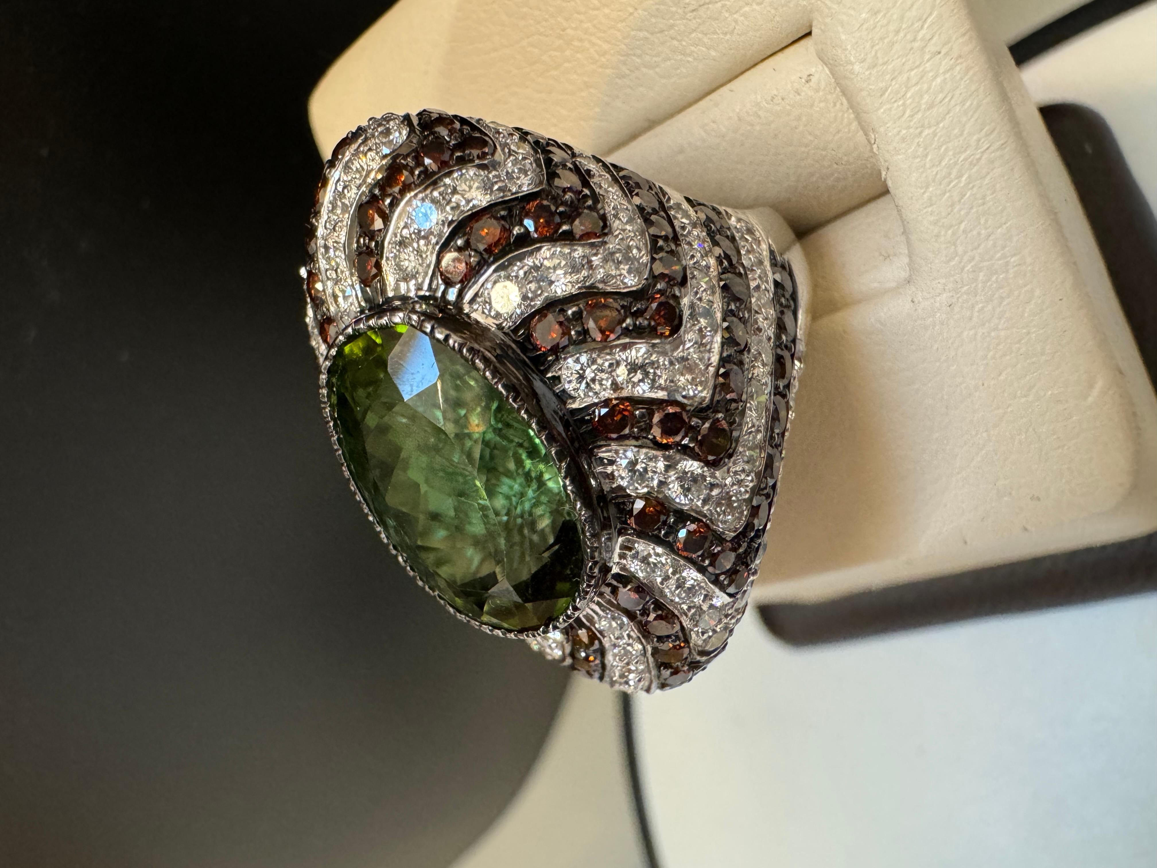 10Ct Green Tourmaline & 4.2 Ct Diamond Zigzag Cocktail Ring 18 Kt White Gold 6.5 en vente 4