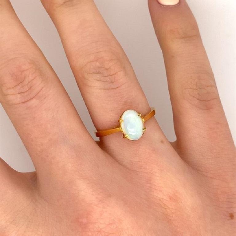1.0ct Opal Fine Quality Ring in 21ct Yellow Gold In Good Condition For Sale In London, GB