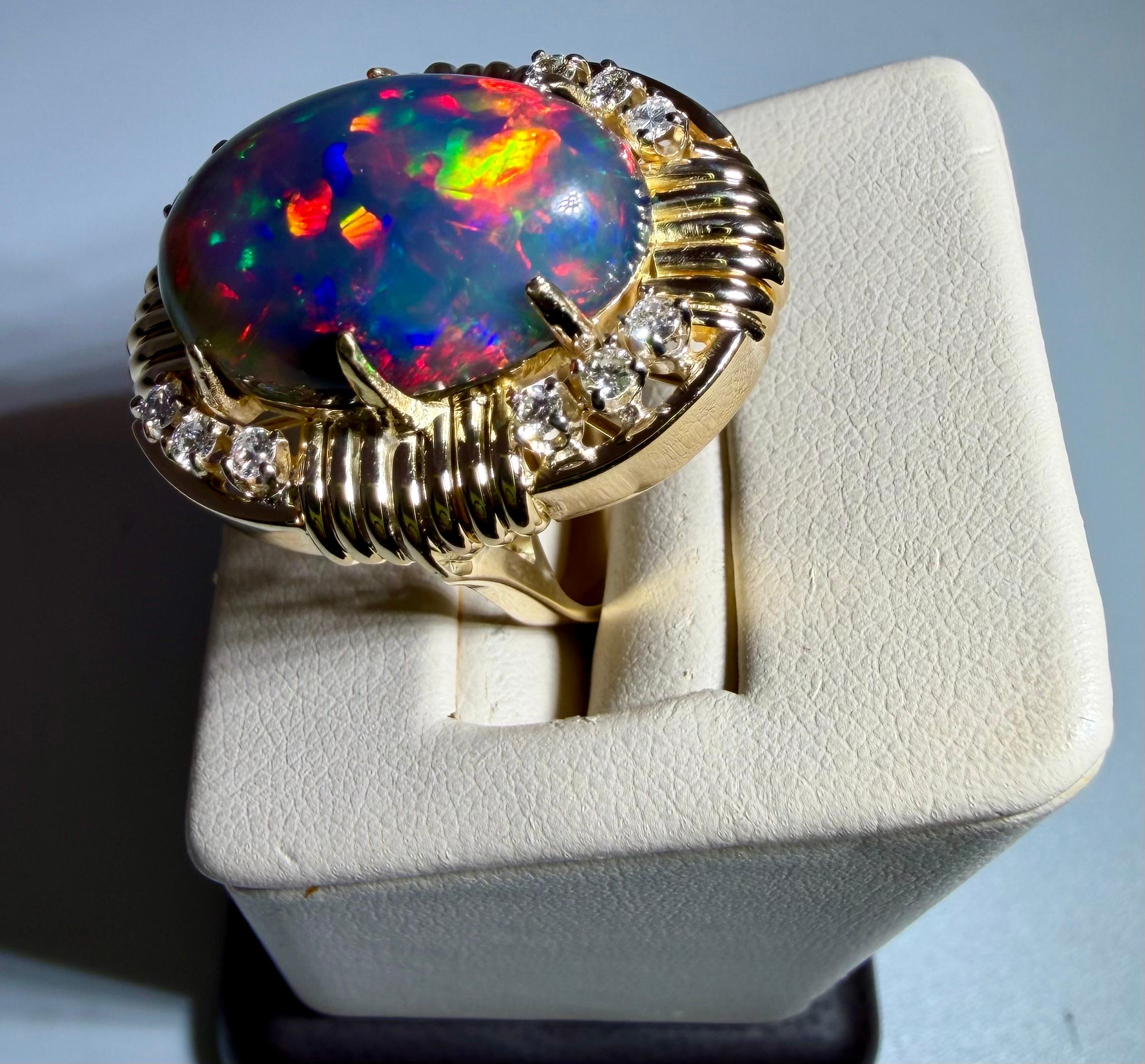 Anillo de cóctel de ópalo australiano negro de forma ovalada de 10 quilates, oro amarillo de 14 quilates, TALLA 6.5 en venta 12