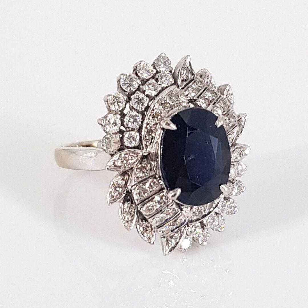 10ct White Gold Diamond AND Sapphire Cluster Ring In Excellent Condition For Sale In Cape Town, ZA
