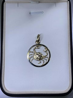 10ct Yellow gold chunky lucky crab zodiac coin charm pendant
