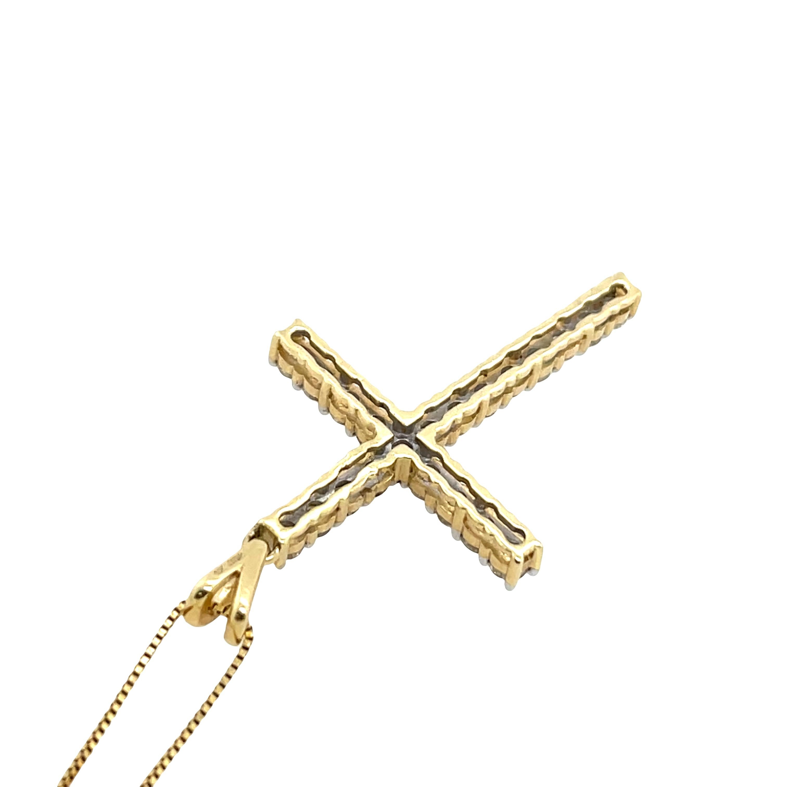 Pendentif croix en or jaune 10ct serti de diamants avec 0,70ct de diamants ronds Pour femmes en vente