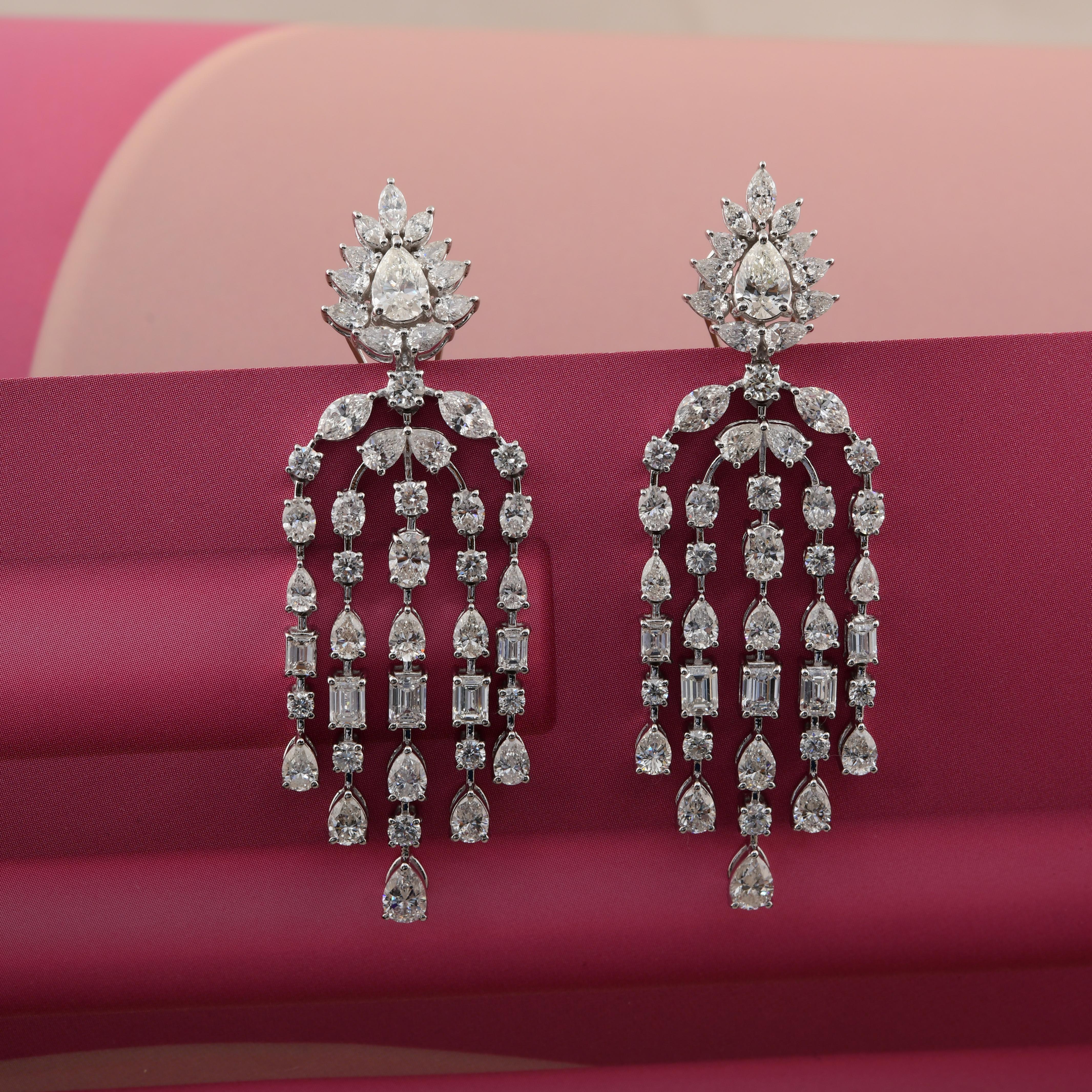 Pendientes colgantes de oro de 18 quilates con cascada de diamantes SI/H de 10 ct en Nuevo estado para la venta en Diera, Dubai