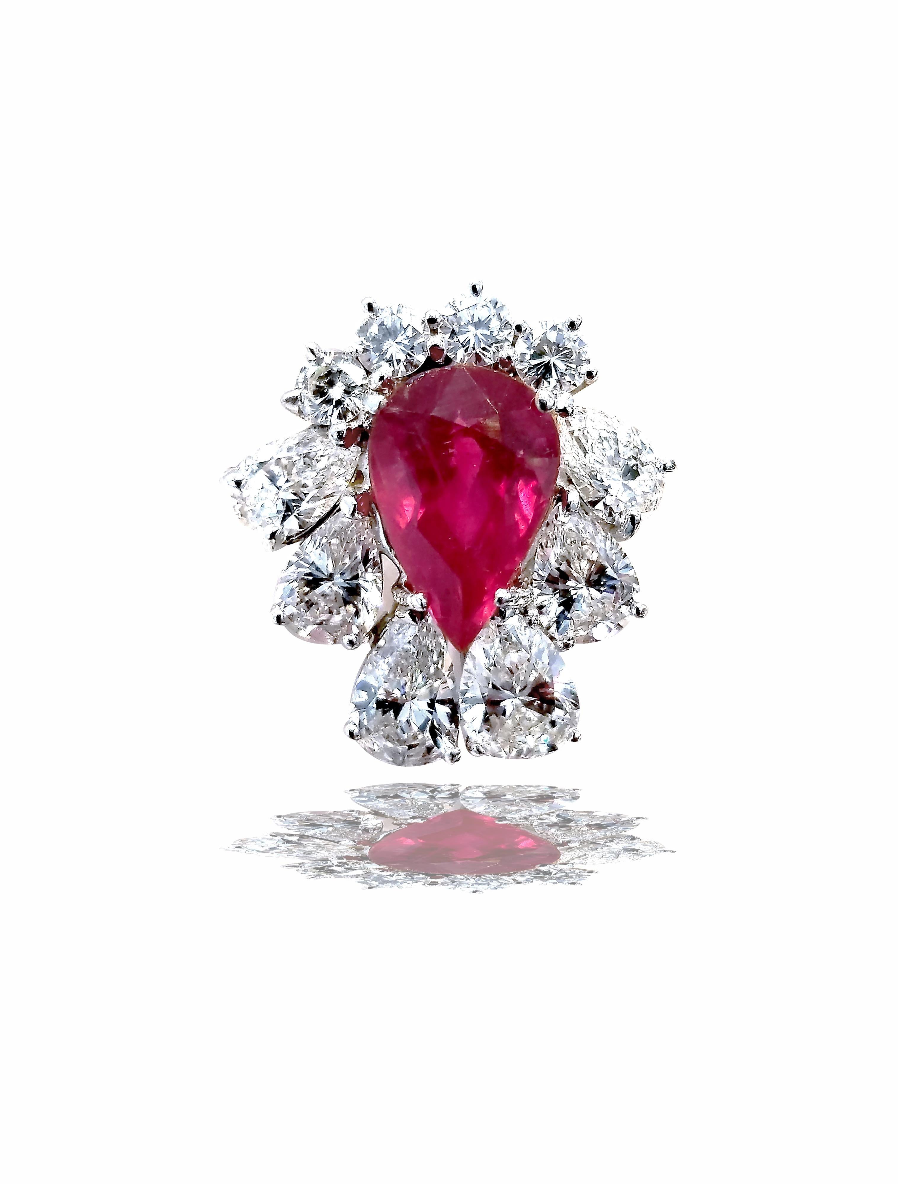 Women's or Men's Ruby and Diamond Cocktail Ring 18 Karat Yellow Gold 10.23 Carat For Sale