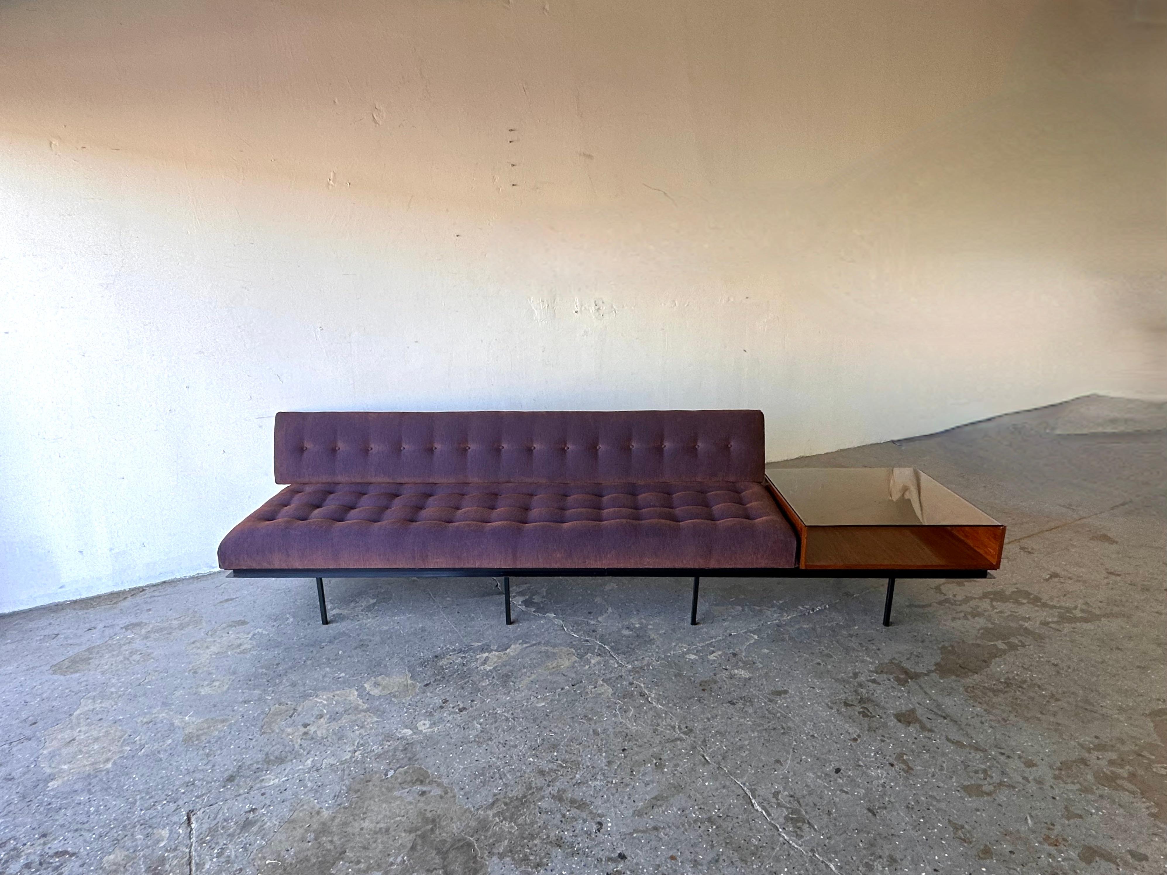 10ft Vintage Mid-Century-Sofa/Endtisch-Kombination entworfen von Florence Knoll im Angebot 10