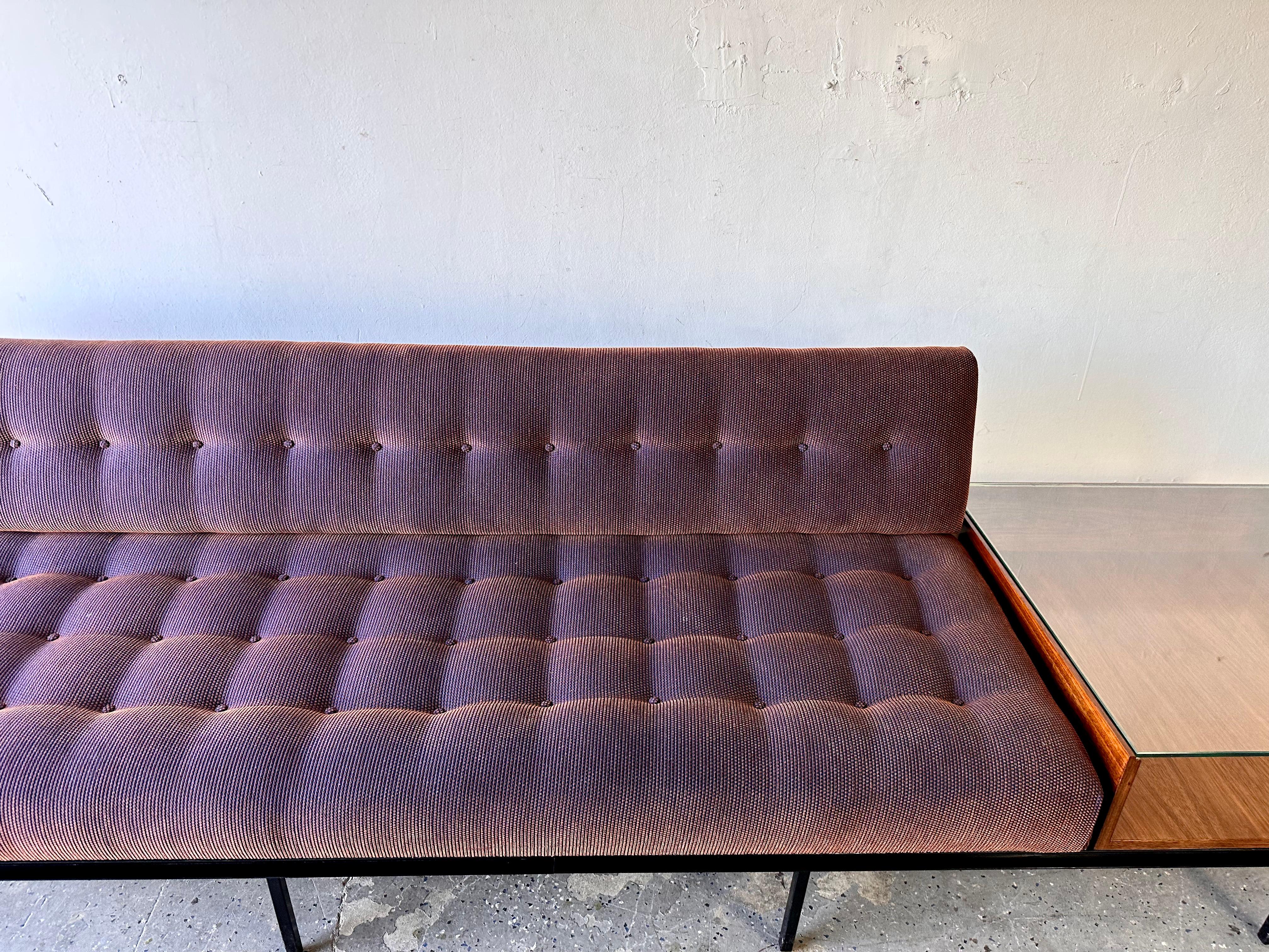 10ft Vintage Mid-Century-Sofa/Endtisch-Kombination entworfen von Florence Knoll (Mitte des 20. Jahrhunderts) im Angebot