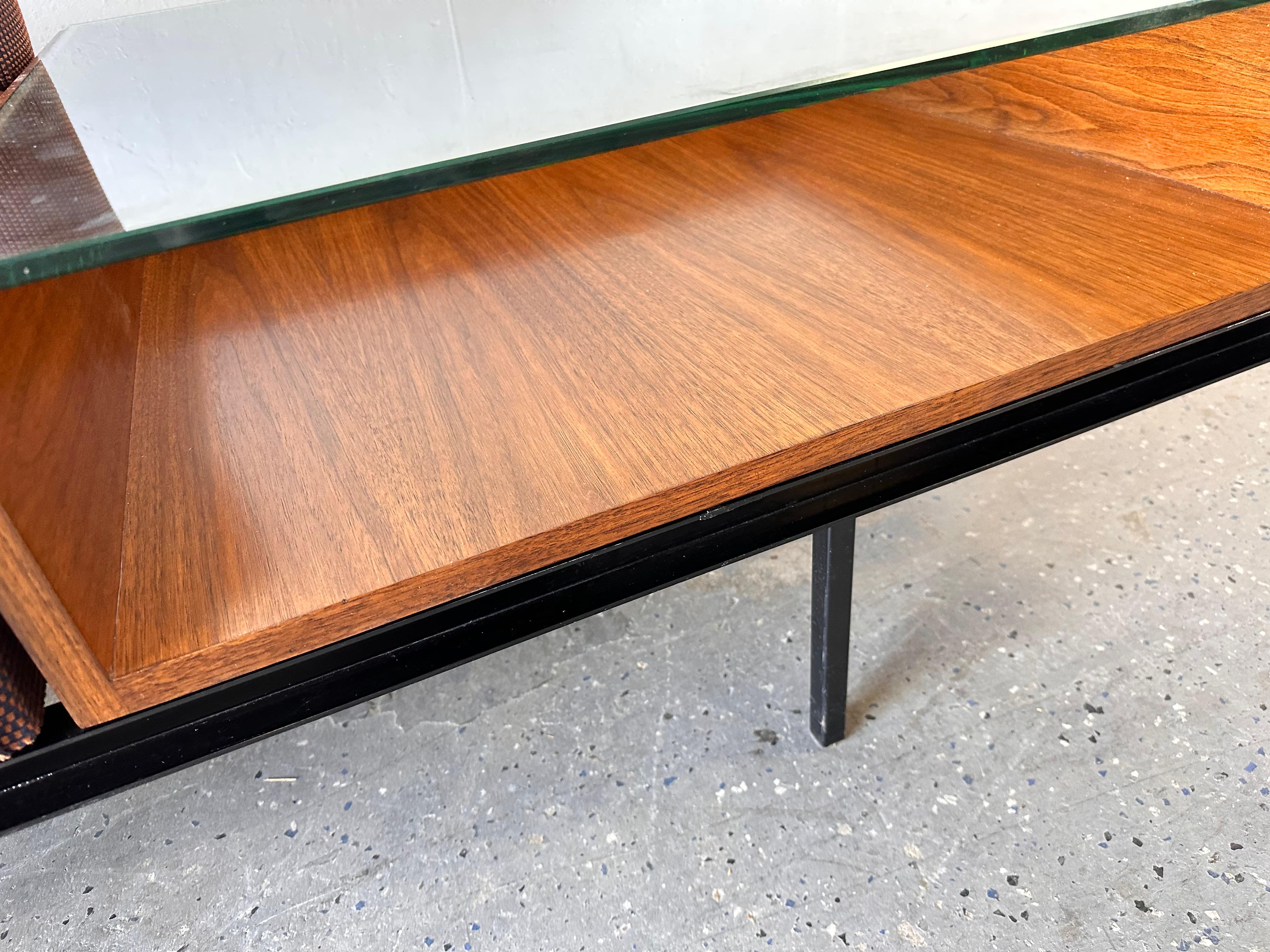 10ft Vintage Mid-Century Sofa/End Table Combination Designed by Florence Knoll For Sale 1