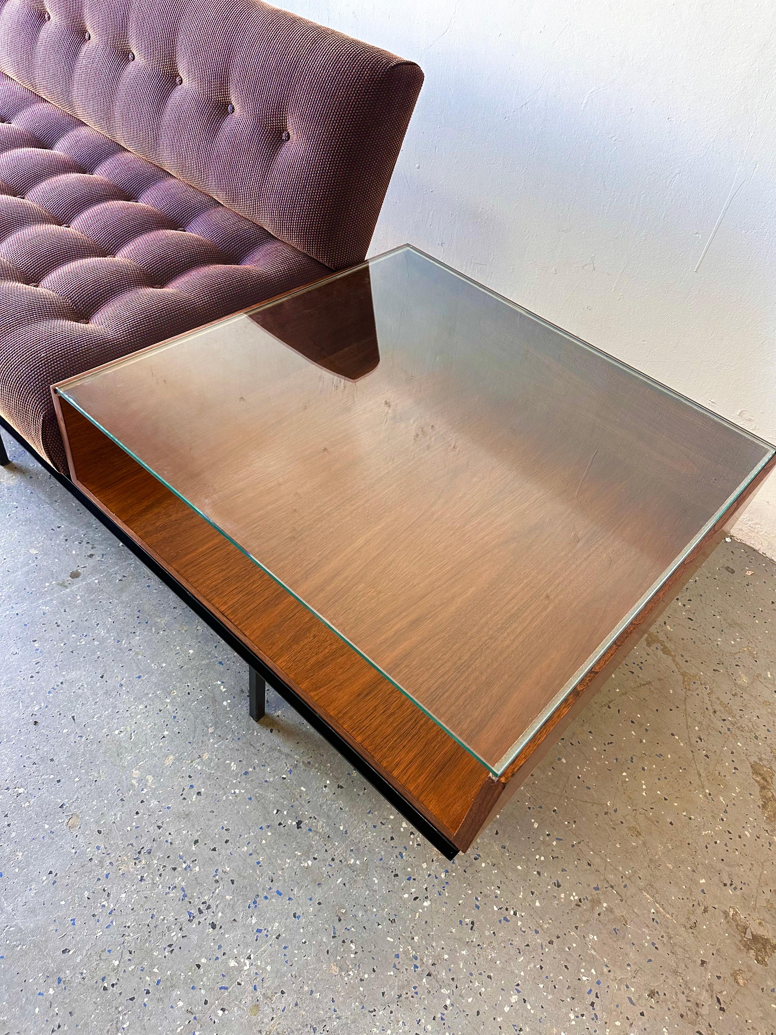 10ft Vintage Mid-Century Sofa/End Table Combination Designed by Florence Knoll For Sale 2