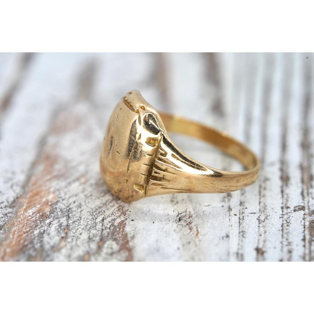 Vintage from the 1940s
Size: 11 US
Materials: Stone
Gemstone: Citrine
Gem color: Yellow
Band color: Gold

Style: Art deco

Beautiful Vintage 10k Class ring

1945 or 1946 Class ring. Exact year is not known because last digit illegible.

You will