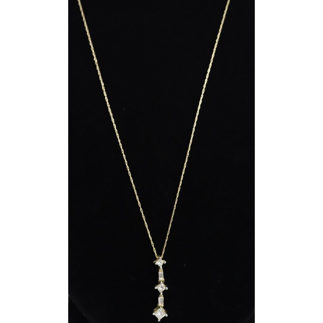 Pendentif Present Future Journey de 10 carats avec 3 diamants, 0,60 carat Princess and Baguette en vente 3