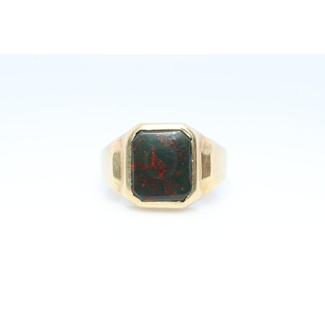 10k Bloodstone ring. Black and Red Blood stone Mens yellow gold signet ring. For Sale 3