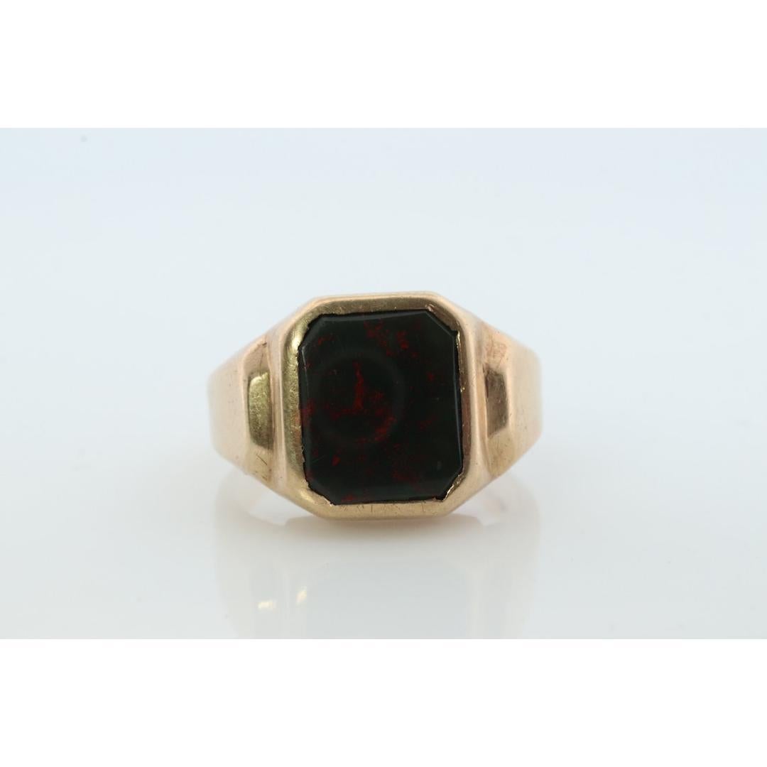 10k Bloodstone ring. Black and Red Blood stone Mens yellow gold signet ring. For Sale 2