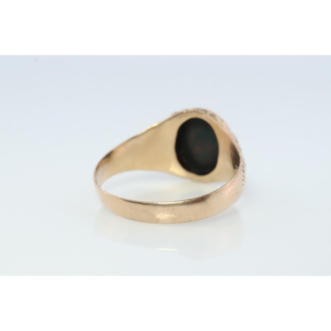 10k Bloodstone ring. Black and Red Blood stone yellow gold signet ring. Warrior In Good Condition For Sale In Port Charlotte, FL