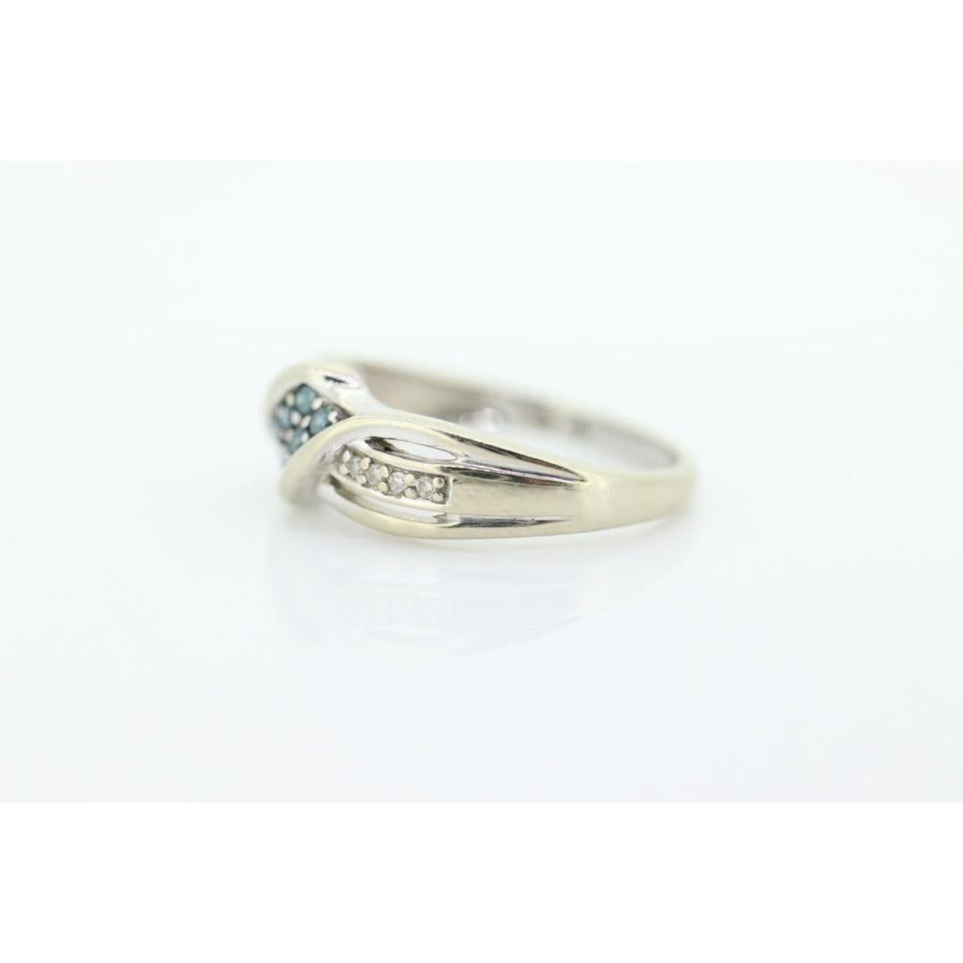 Vintage
Size: 7 1/4 US
Materials: Stone
Gemstone: Diamond
Gem color: Blue

Band color: White

Beautiful Diamond Pave Band. Bypass shank. Blue diamonds set to make an encrusted design.

10k White Gold.
8mm wide
2mm diamonds (8 total)
1mm colorless