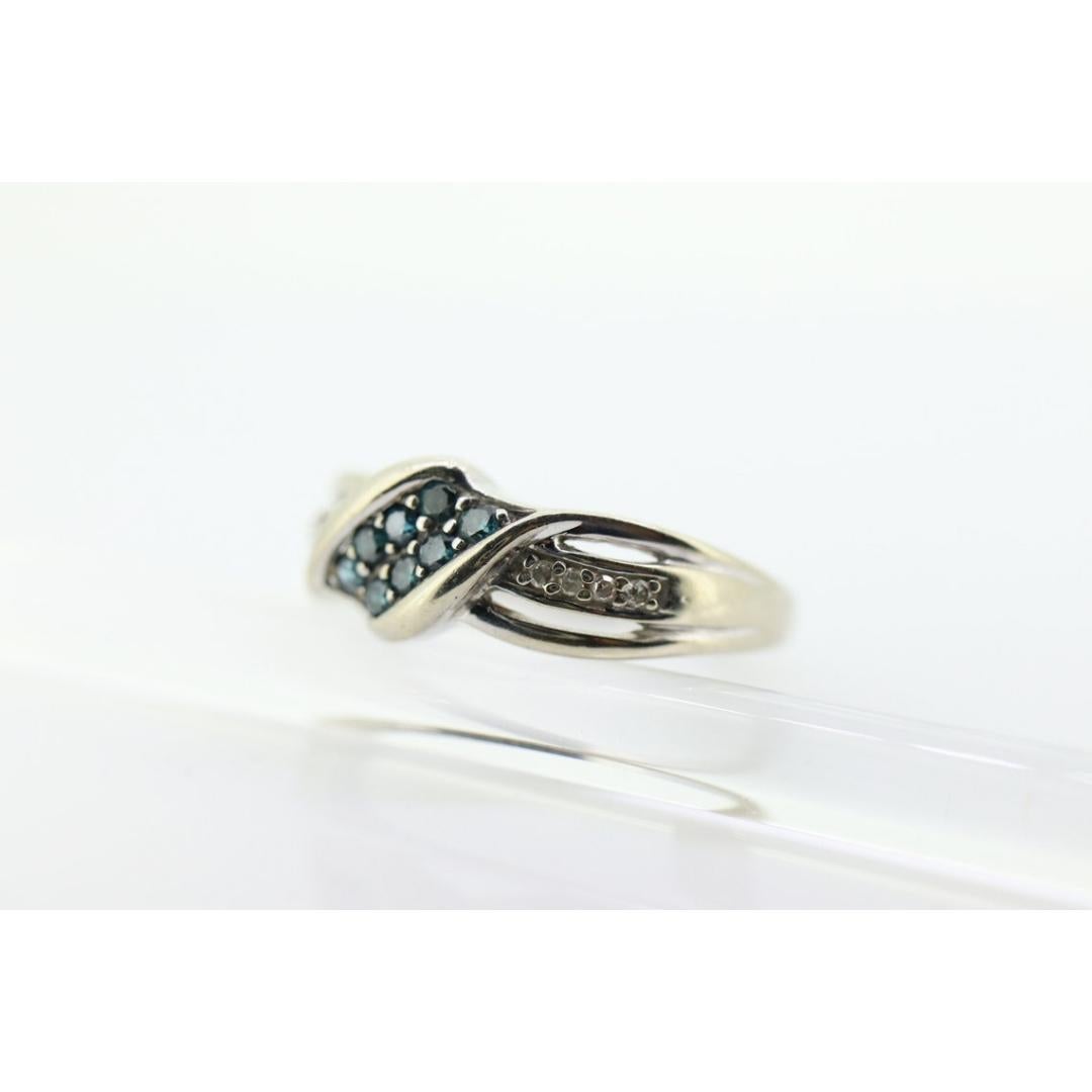 Women's 10k Blue Diamond Pave Encrusted Band. BLUE diamond pave band ring. Sz7.25 For Sale