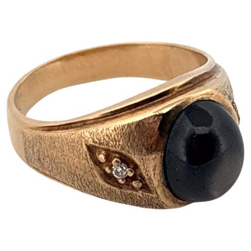 Cabochon Anello con zaffiro nero e diamante in oro giallo spazzolato 10K in vendita