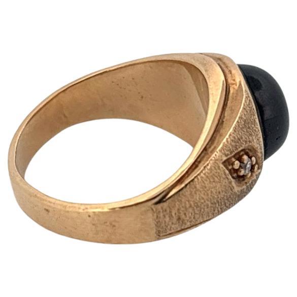 Uomo Anello con zaffiro nero e diamante in oro giallo spazzolato 10K in vendita
