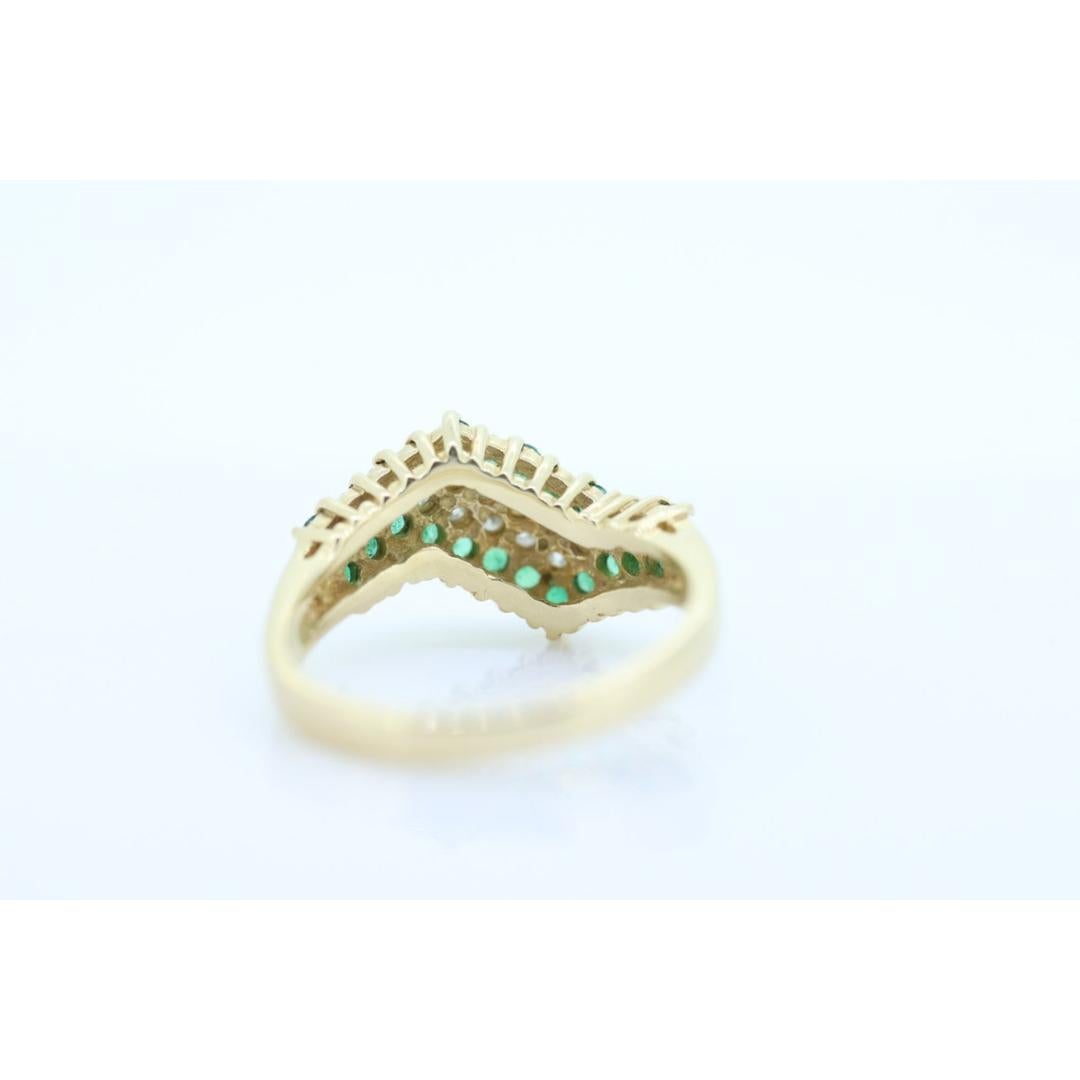 Vintage
Size: 6 US
Materials: Stone
Gemstone: Diamond
Gem color: Colorless

Band color: Yellow

Beautiful Diamond and Emerald Pave Band. Zigzag bypass design.

Condition: shows limited to no signs of wear. Estate jewelry.

10k Yellow Gold
est 10mm