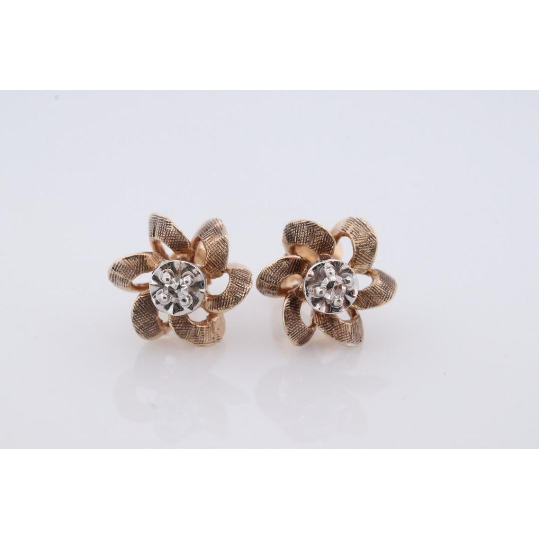 Orecchini a perno con diamante 10k a forma di fiore o di stella. Orecchini solitari con diamanti a fiore. In condizioni buone in vendita a Port Charlotte, FL