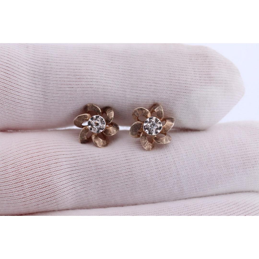 Orecchini a perno con diamante 10k a forma di fiore o di stella. Orecchini solitari con diamanti a fiore. in vendita 4
