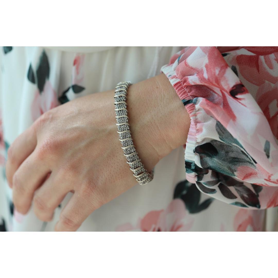 10k Diamant-Tennisarmband. 10k S-link rundes Diamant-Cluster-Tennisarmband. im Angebot 6