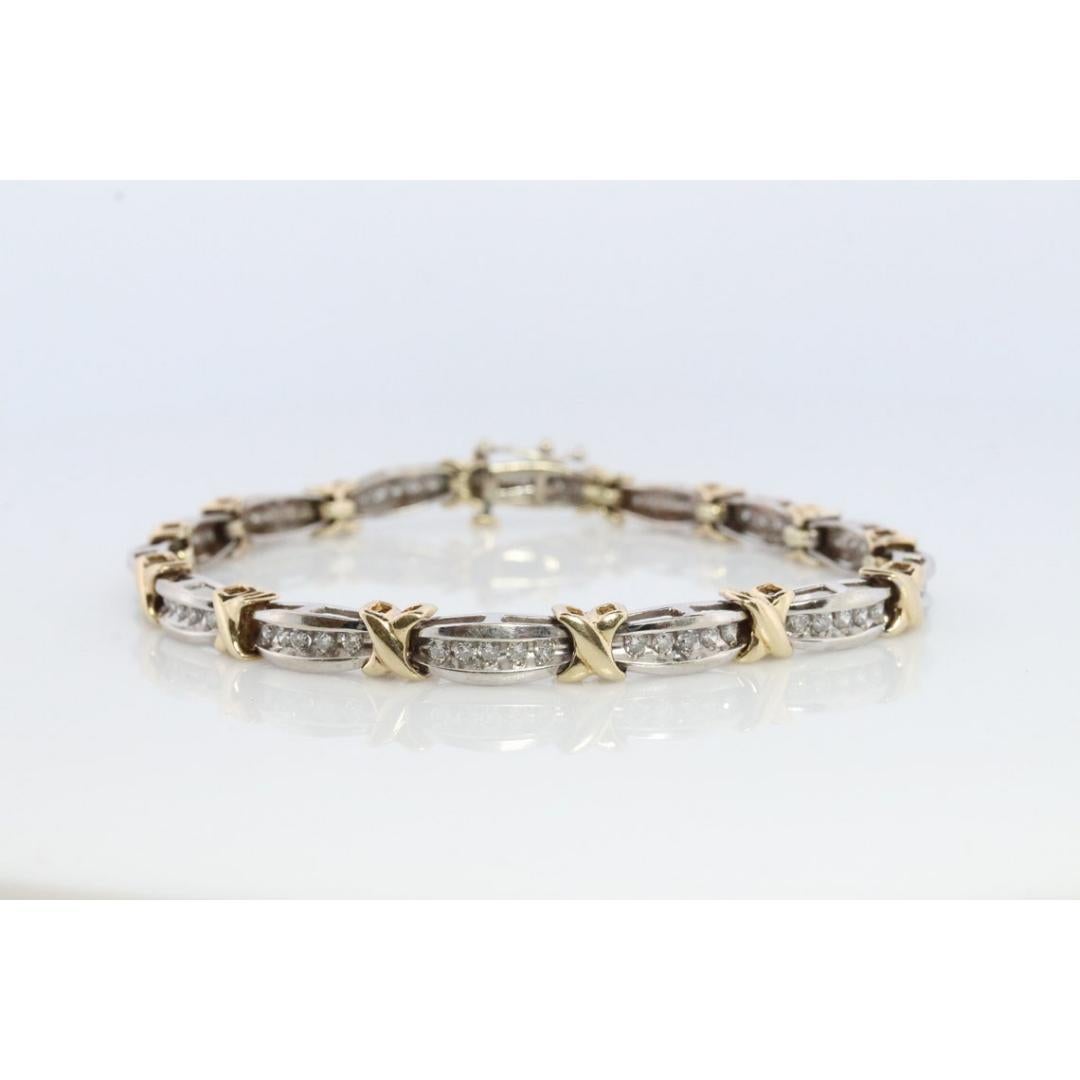 Vintage By d'avant 2000
MATERIAL : Or
Style de chaîne : Chaînes spécialisées

Fermeture : anneau à ressort

Bracelet en or jaune/blanc 10k. Stations incrustées de diamants entre les X.


Condit : Ne présente que peu ou pas de signes