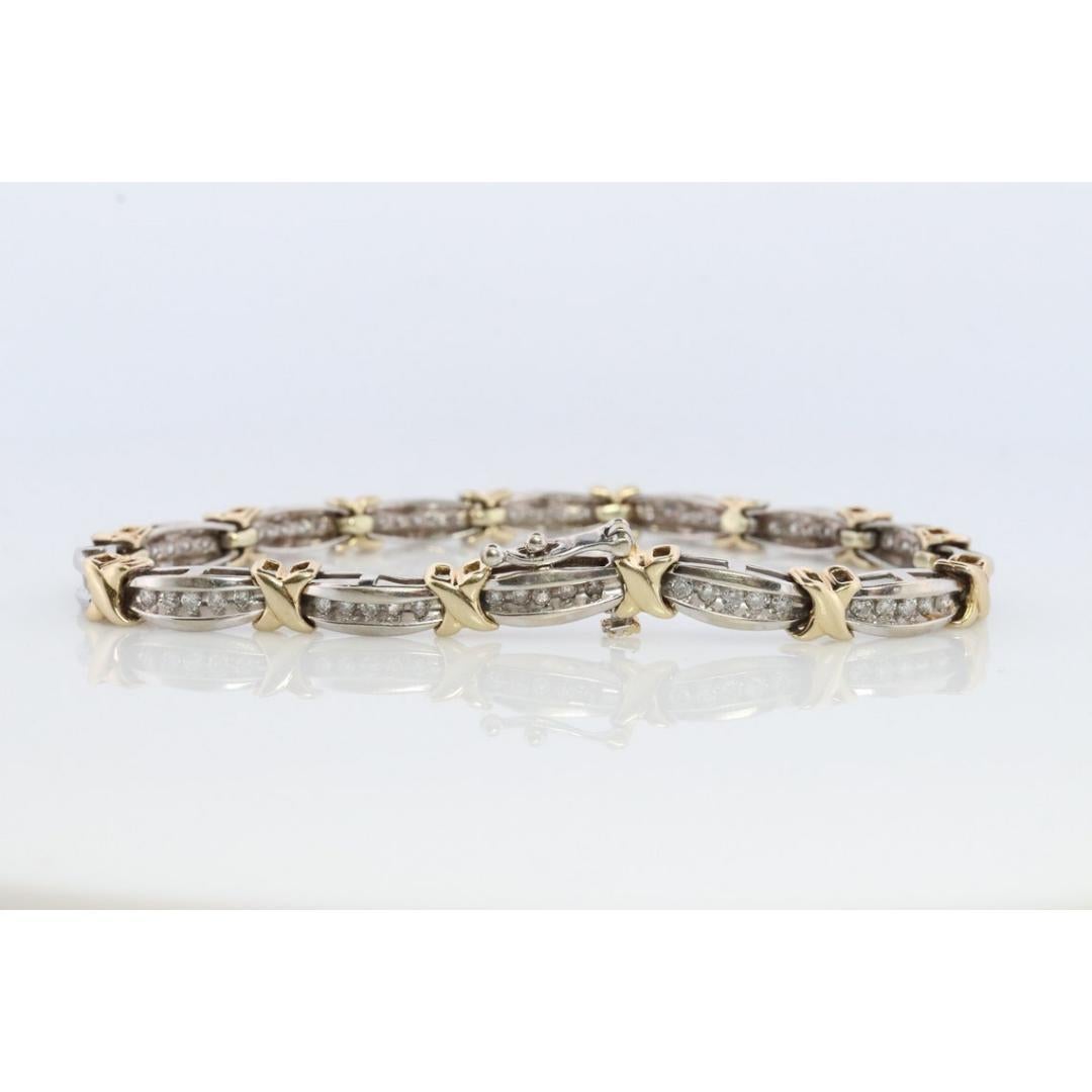 Bracelet XOXO en diamant 10k. Bracelet en or blanc jaune 10k Kiss Hug diamant. Bon état - En vente à Port Charlotte, FL