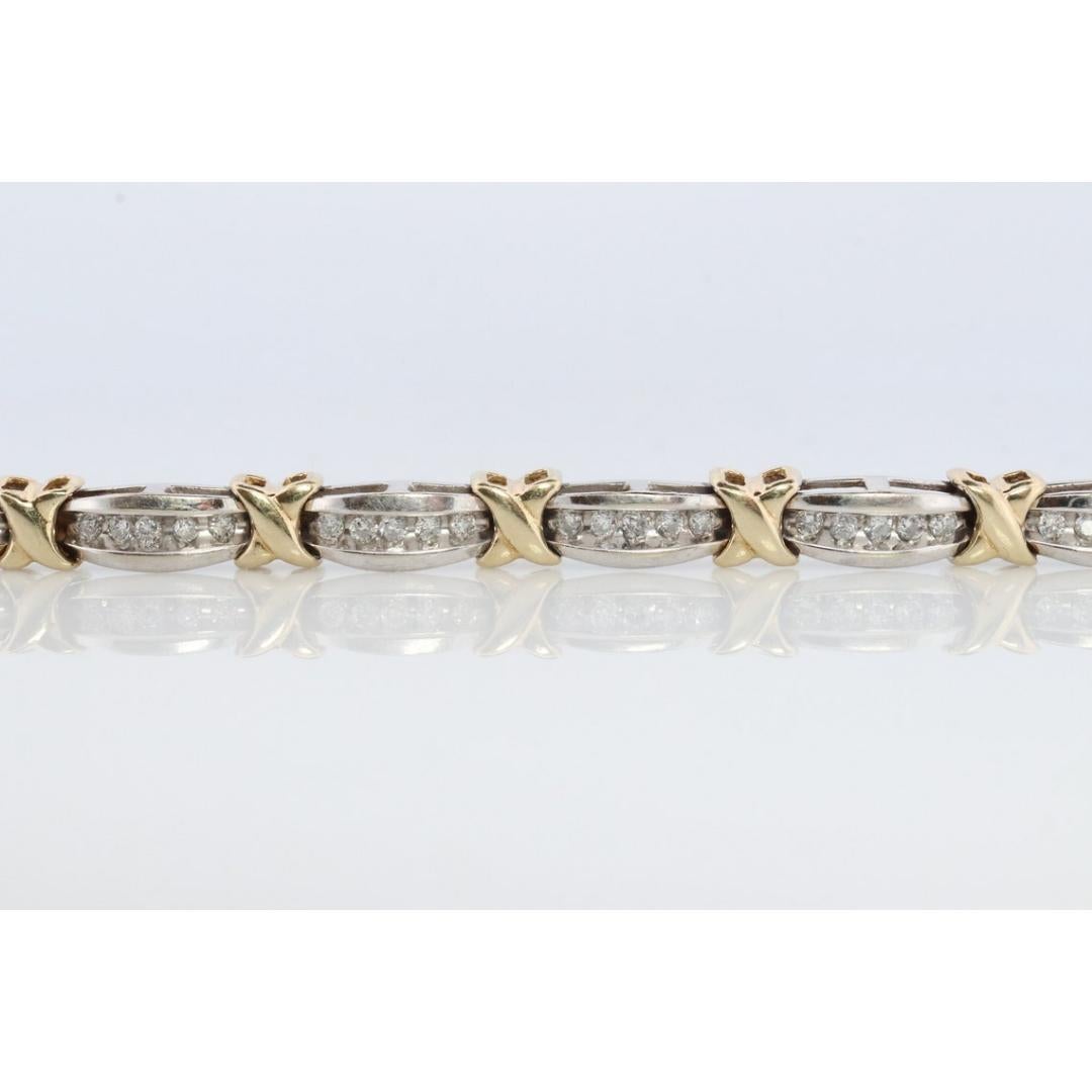 Bracelet XOXO en diamant 10k. Bracelet en or blanc jaune 10k Kiss Hug diamant. en vente 2