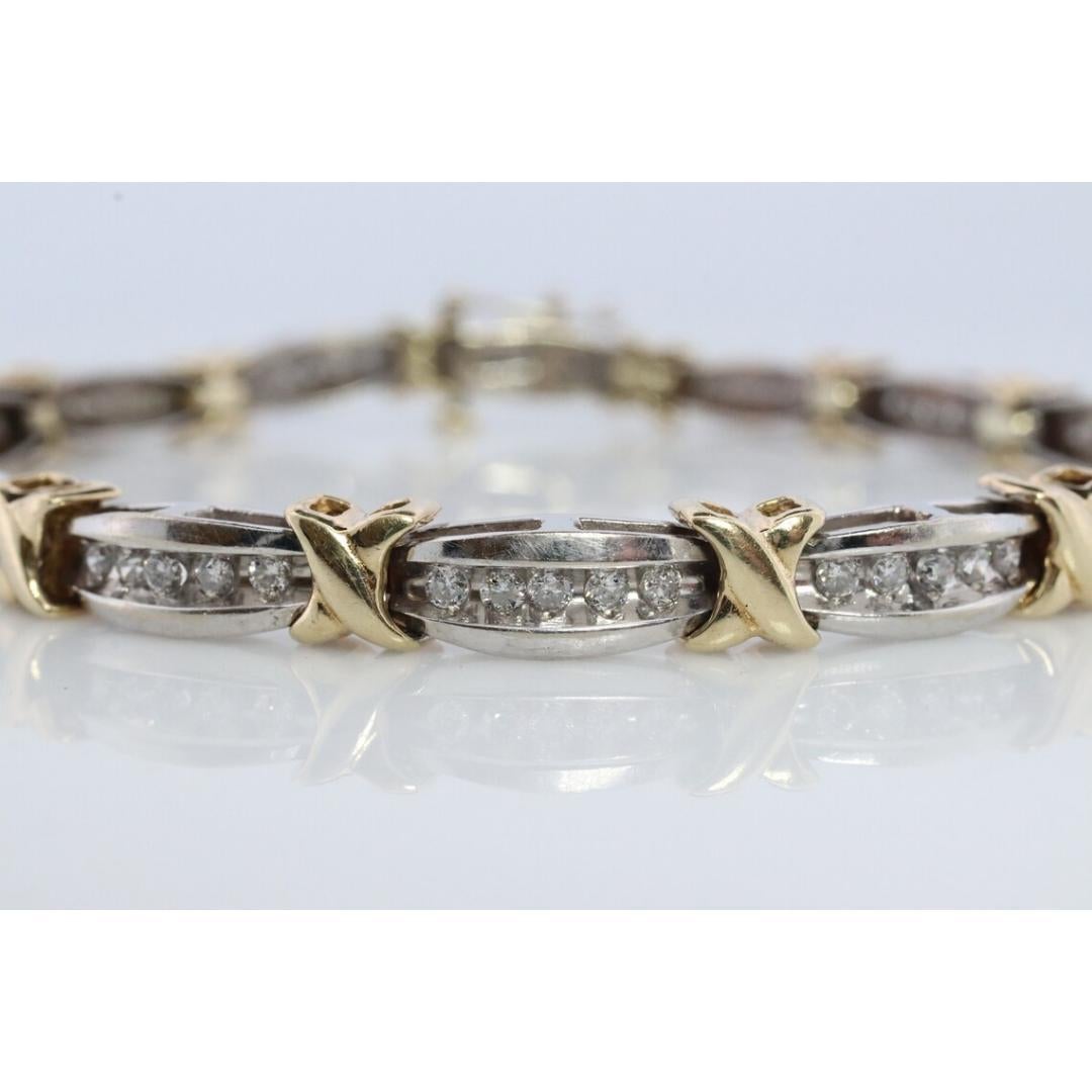 Bracelet XOXO en diamant 10k. Bracelet en or blanc jaune 10k Kiss Hug diamant. en vente 3