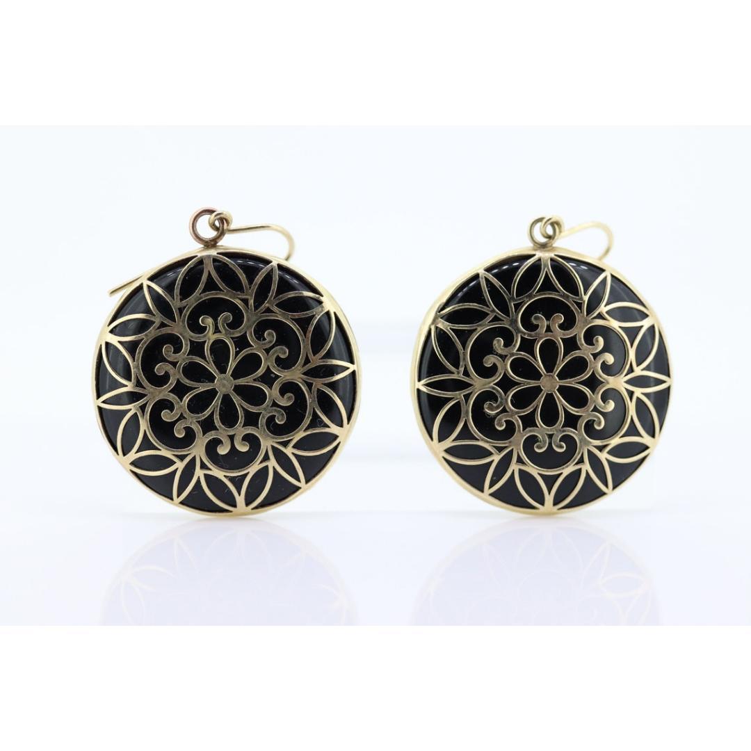 Orecchini a medaglione ONYX in filigrana 10k. Medaglione floreale a disco in oro 10k Onyx Aperto in vendita 3