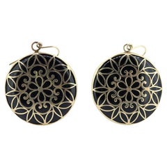 Pendientes Medallón ONYX Filigrana 10k. Pendientes Medallón Floral Disco Ónix Oro 10K
