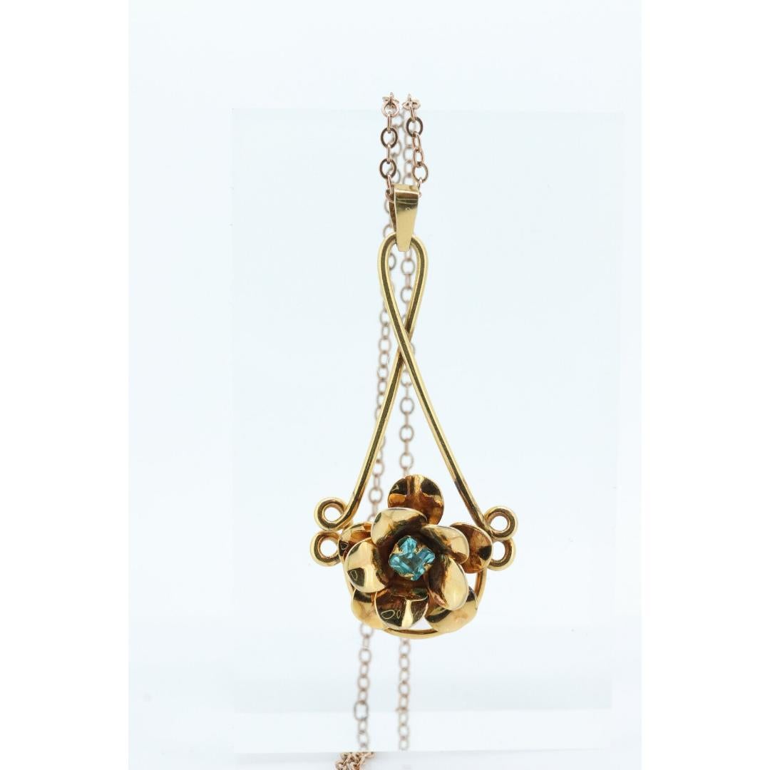 10k Flower Topaz Lavaliere. 10k Gold Rose Flower Topaz Pendant. Blue topaz In Good Condition For Sale In Port Charlotte, FL