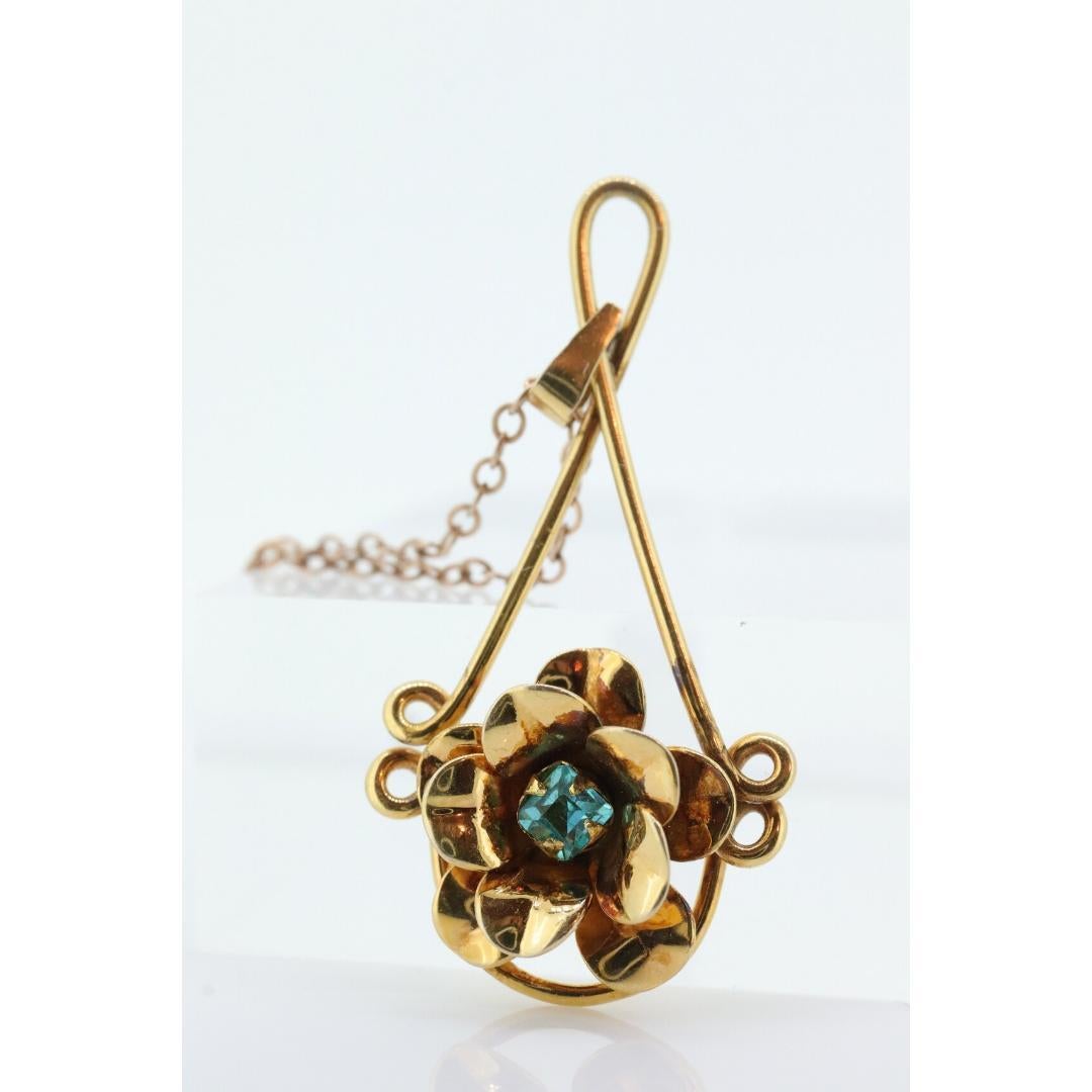 10k Flower Topaz Lavaliere. 10k Gold Rose Flower Topaz Pendant. Blue topaz For Sale 3