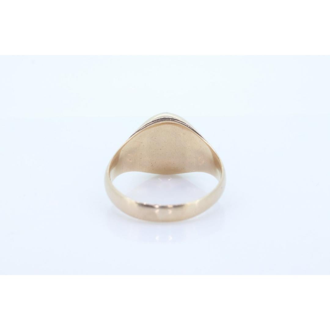 Vintage from the 1970s
Materials: White gold
Gemstone: Garnet
Gem Color: Black
Band Color: Yellow

Style: Art Nouveau

Wonderful Signet ring with a cabochon oval Garnet.

Rhodolite Garnet looks completely black like an onyx, however in direct light