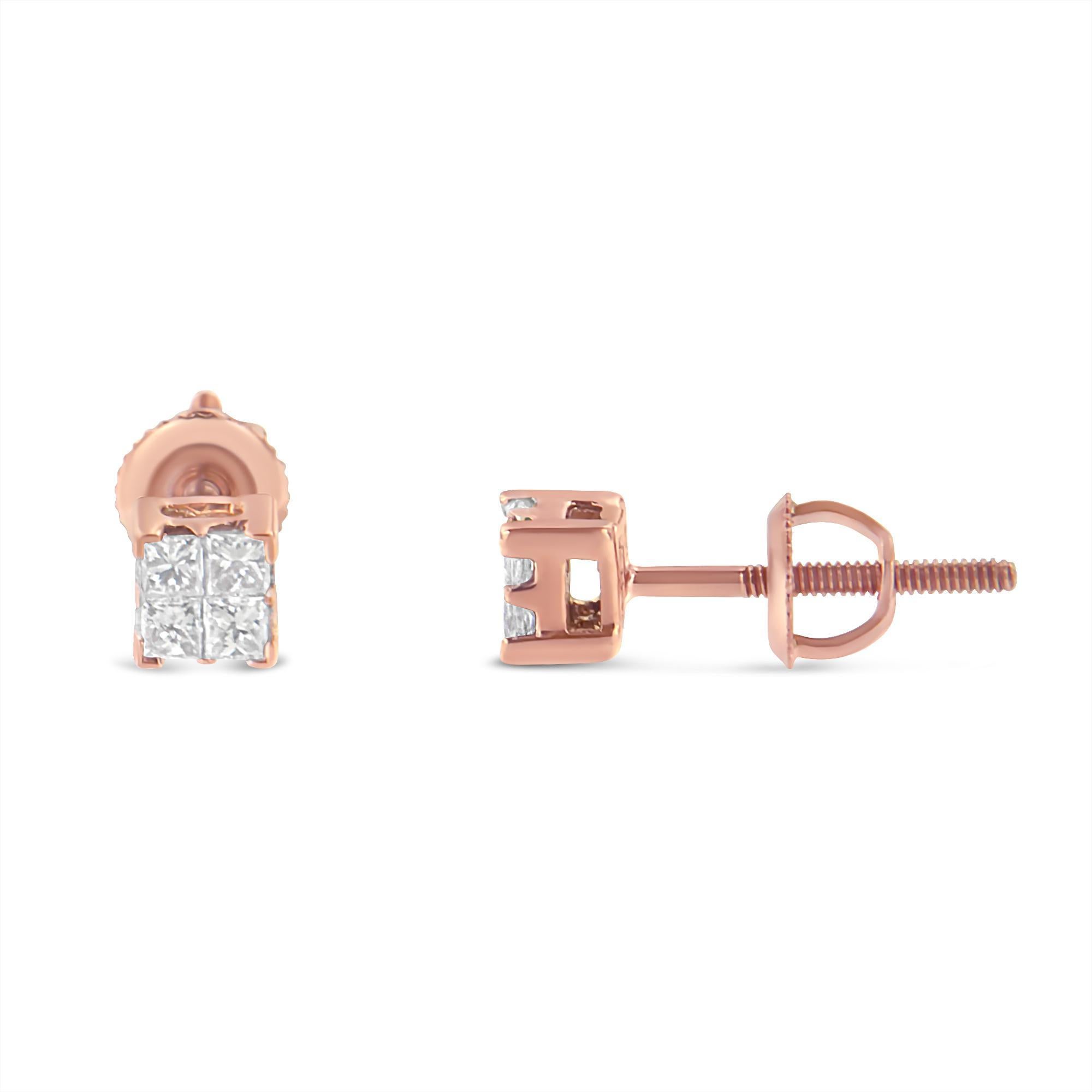 Paire de boucles d'oreilles carrées avec une grappe de quatre diamants de taille princesse. Fabriquées en or rose 10 carats, elles ont un poids total de diamants de 1/4 de carat.


 • Métal : Or rose 10K
 • Poids moyen en grammes : 0.72
 • Diamant 1