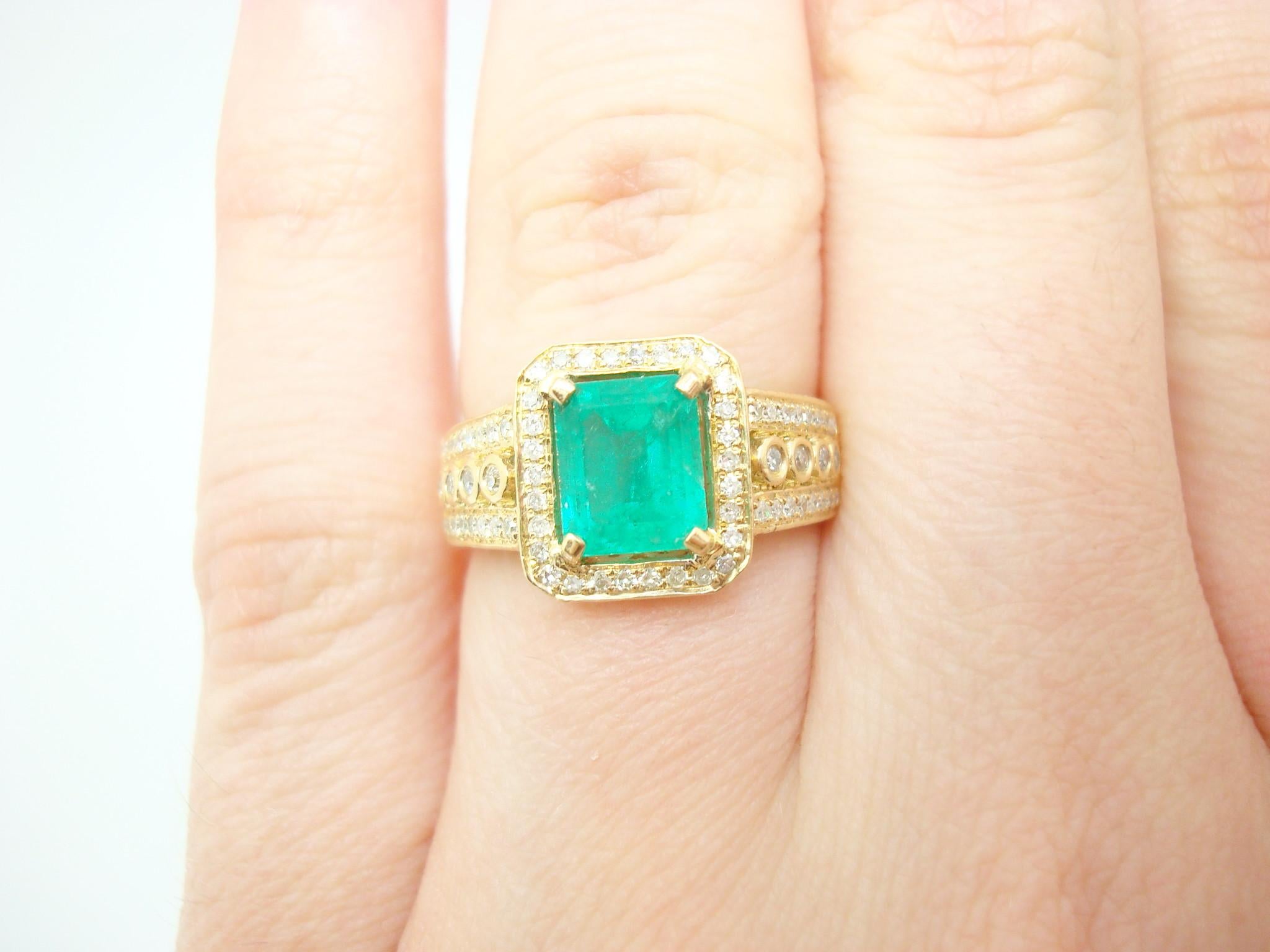 10k Gold 1.62ct Genuine Natural Emerald Ring with 1/4ct Diamonds '#J2604' In Excellent Condition For Sale In Big Bend, WI