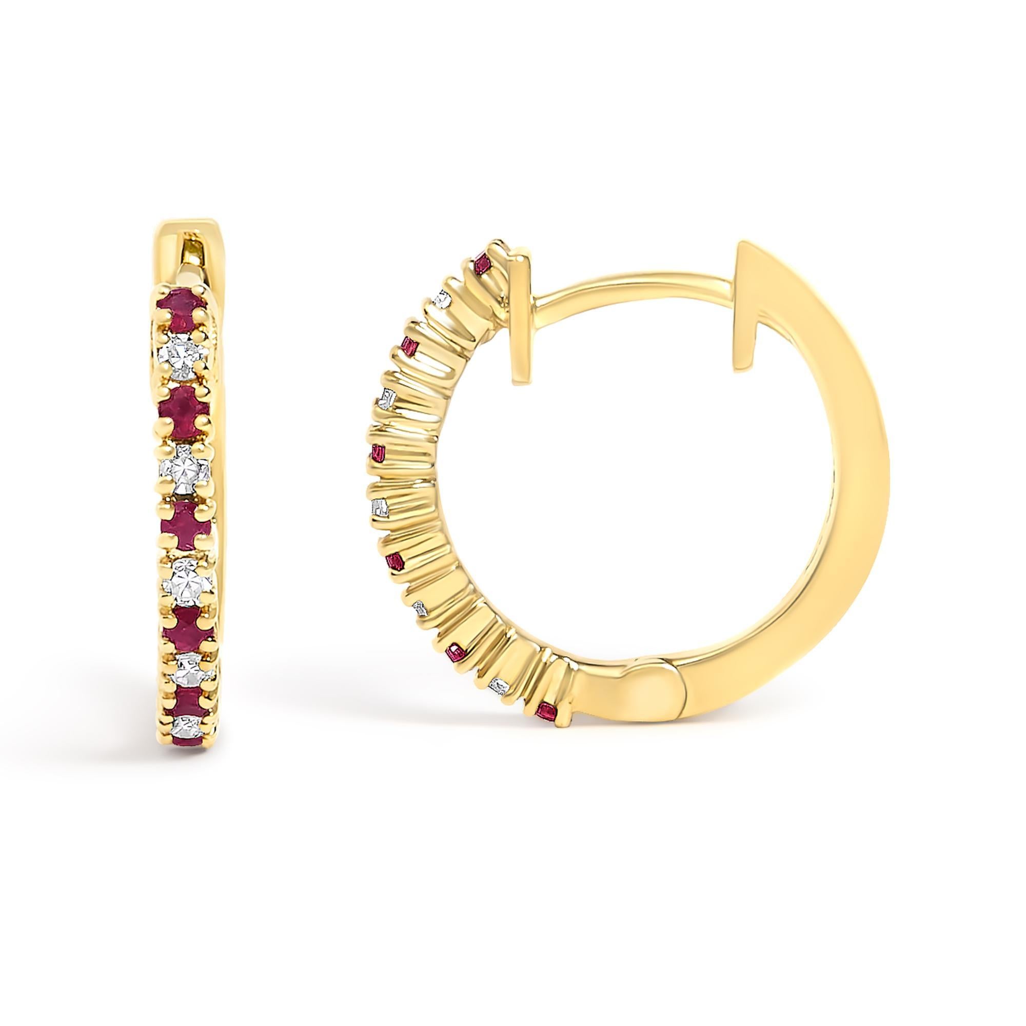 Moderne Boucles d'oreilles en or 10 carats alternant diamants et rubis rouges pour femmes en vente