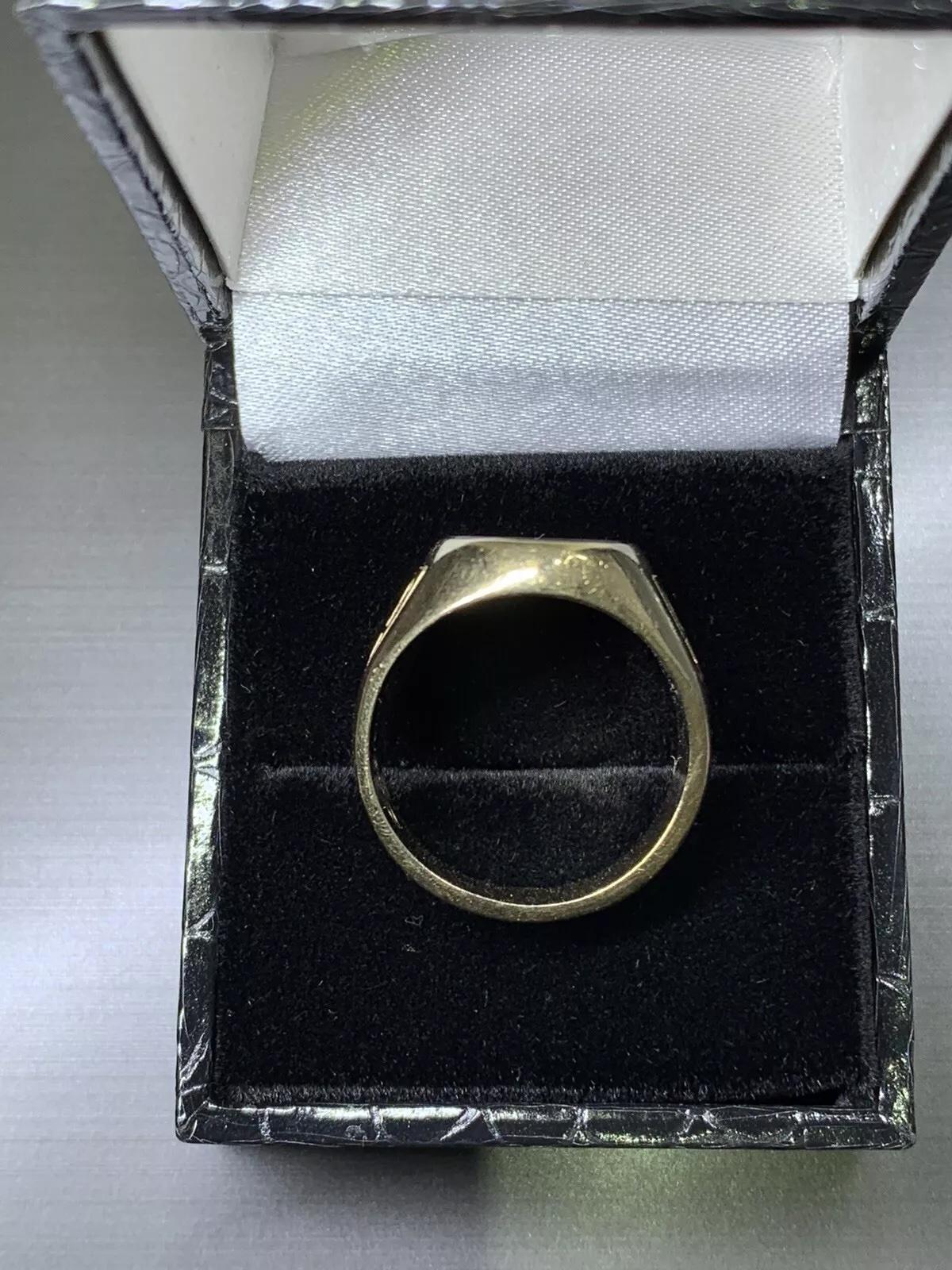 Oval Cut 10k Gold Jostens Seal Ring With Onyx In Yellow Gold. For Sale