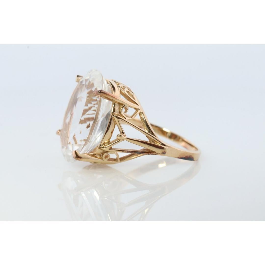 10k Gold LARGE White Topaz ring. Clyde Duneier CID Oval Topaz Solitaire. Huge In Good Condition For Sale In Port Charlotte, FL