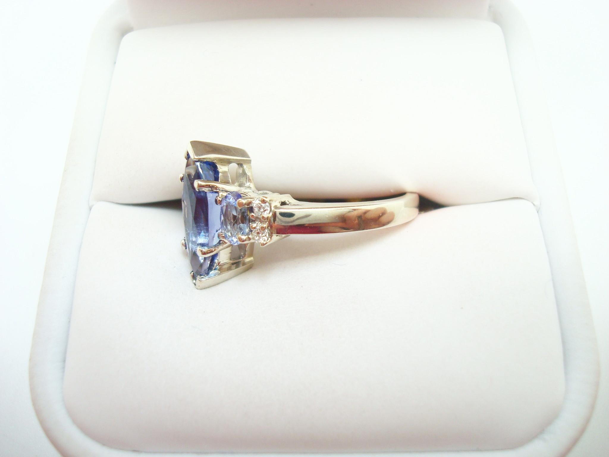 Contemporary 10K Gold Marquise 1.68ct Genuine Natural Tanzanite Ring with Diamonds '#J2643' For Sale