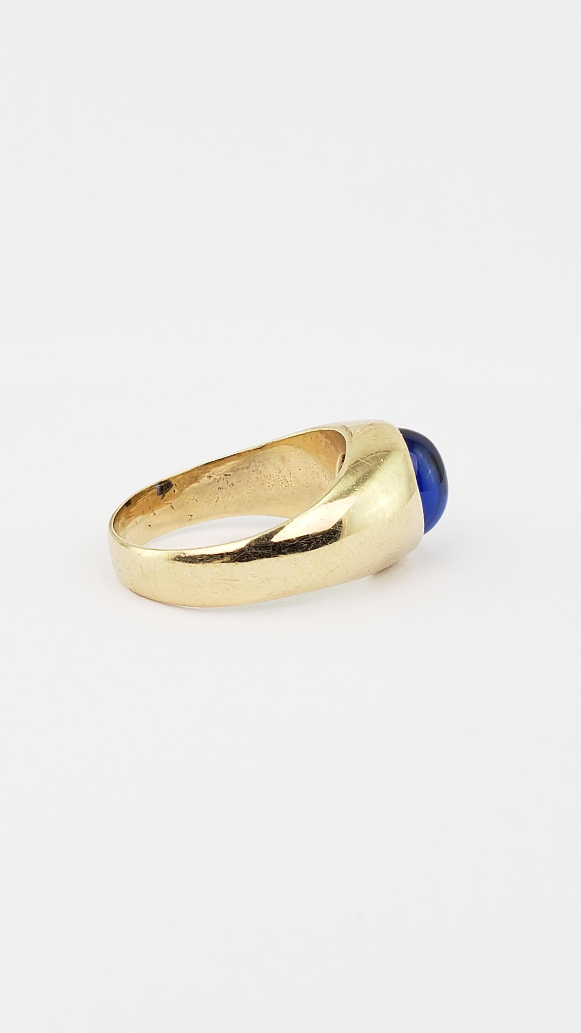 20th Century 10K Gold Men's or Lady's Ring with Synthetic Blue Sapphire Oval Cabochon