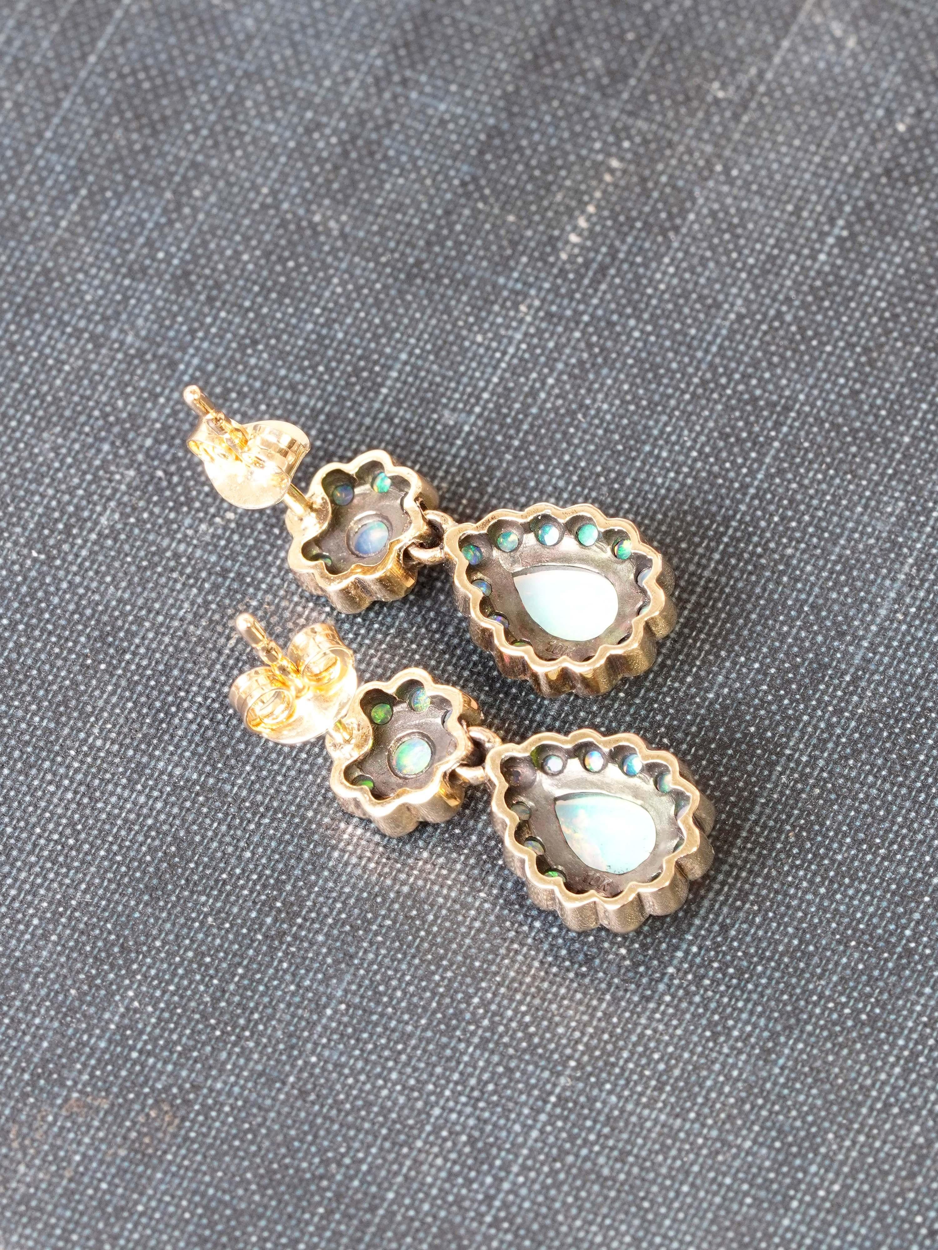 10K Gold Opal Vintage Style blühende Ohrringe baumeln im Angebot 1